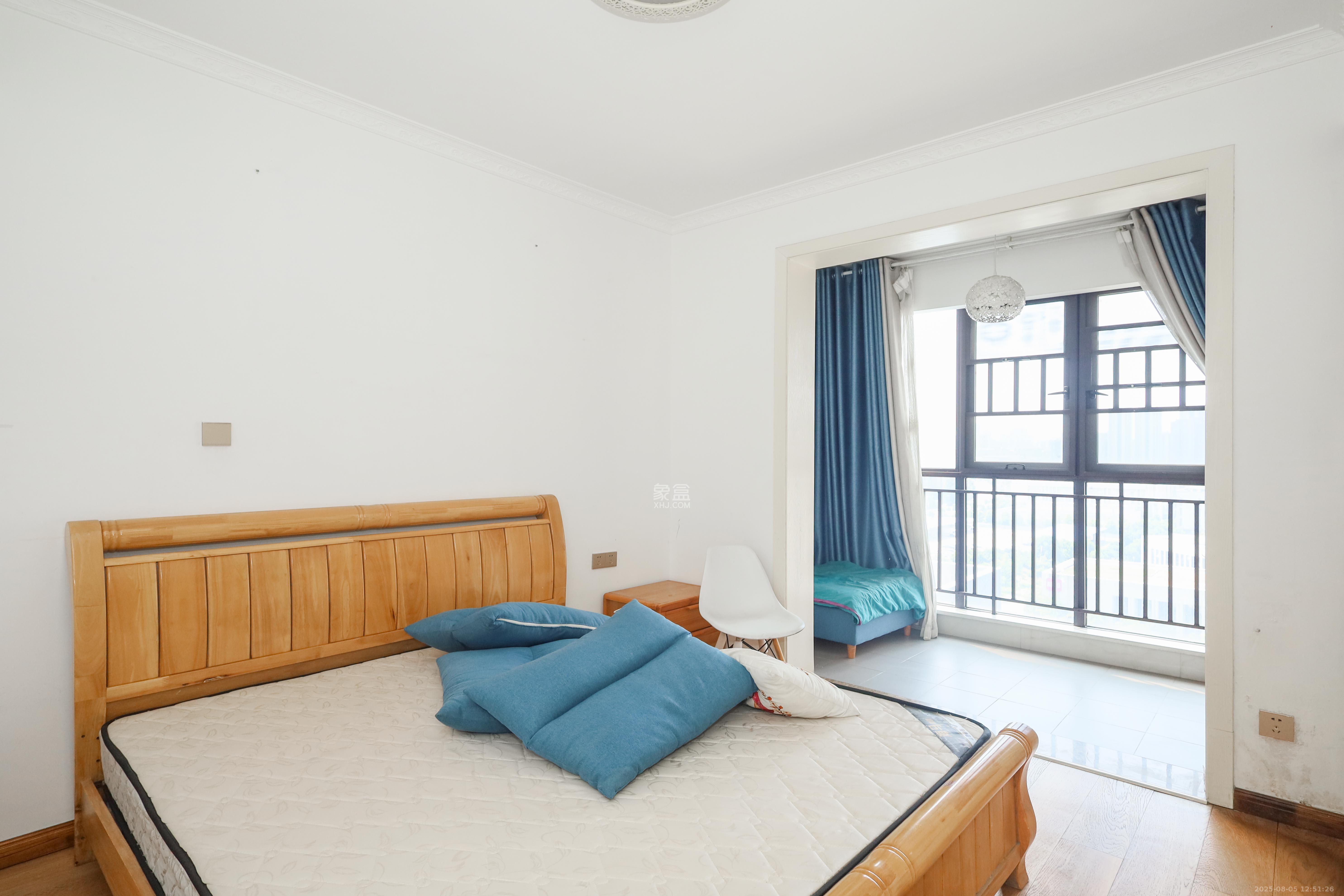 麓谷星辰  4室2厅2卫    112.0万卧室