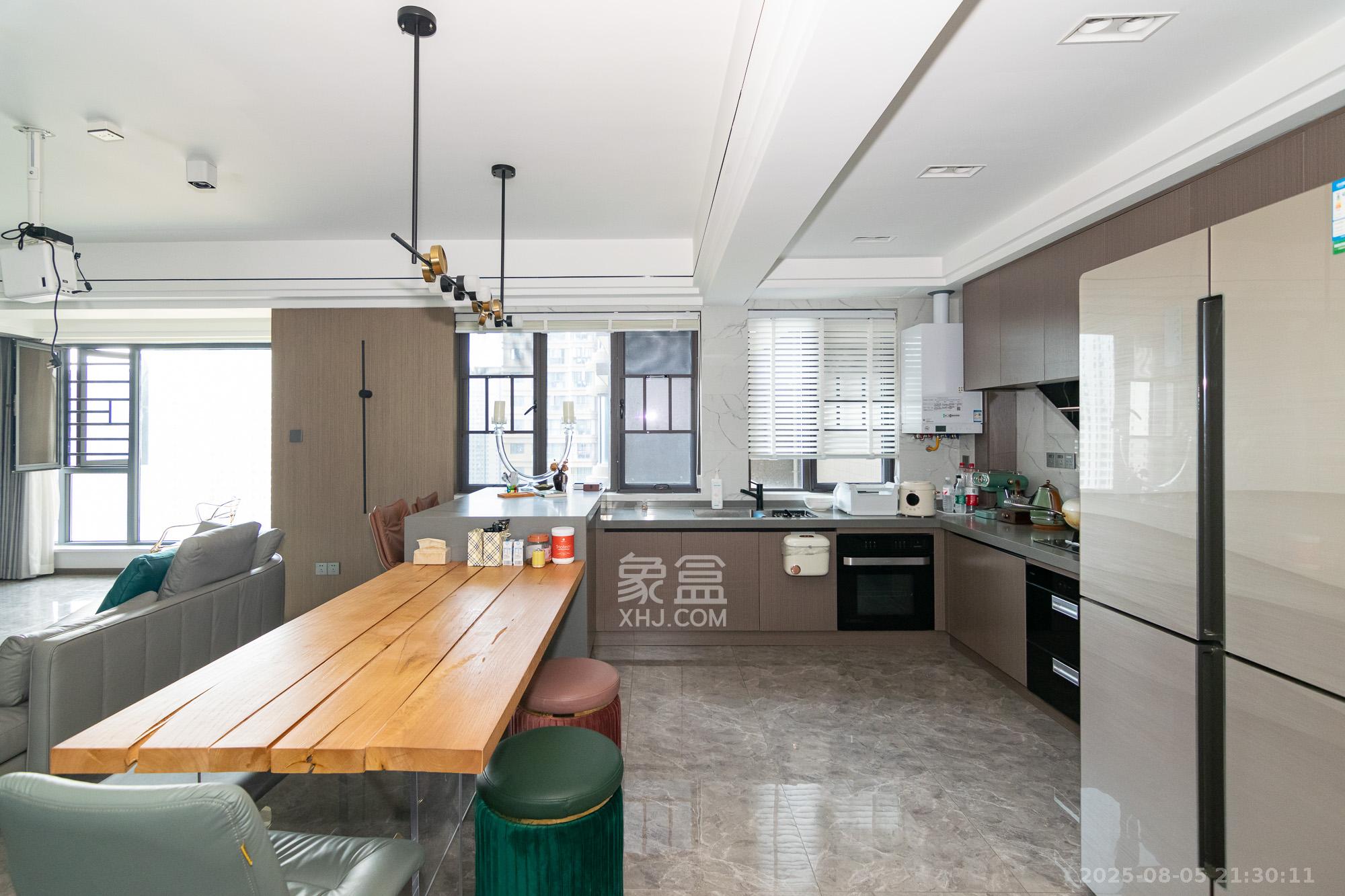 润和长郡(润和紫郡二三期) 4室2厅2卫 149.0万 润和长郡(润和紫郡二三期) 4室2厅2卫 149.0万客厅