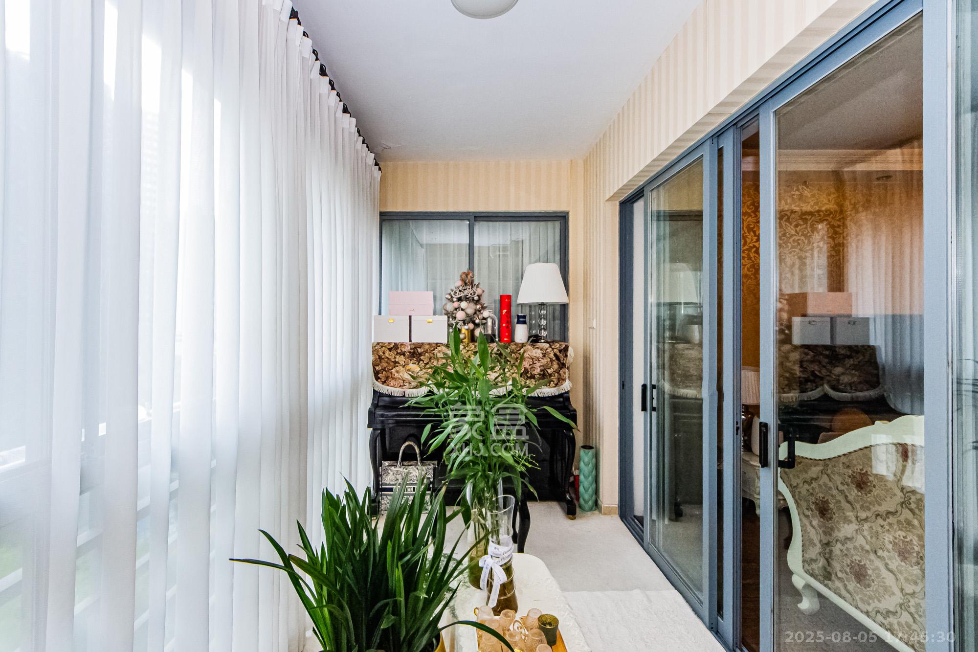 滨江君悦香邸  1室0厅0卫    155.0万阳台