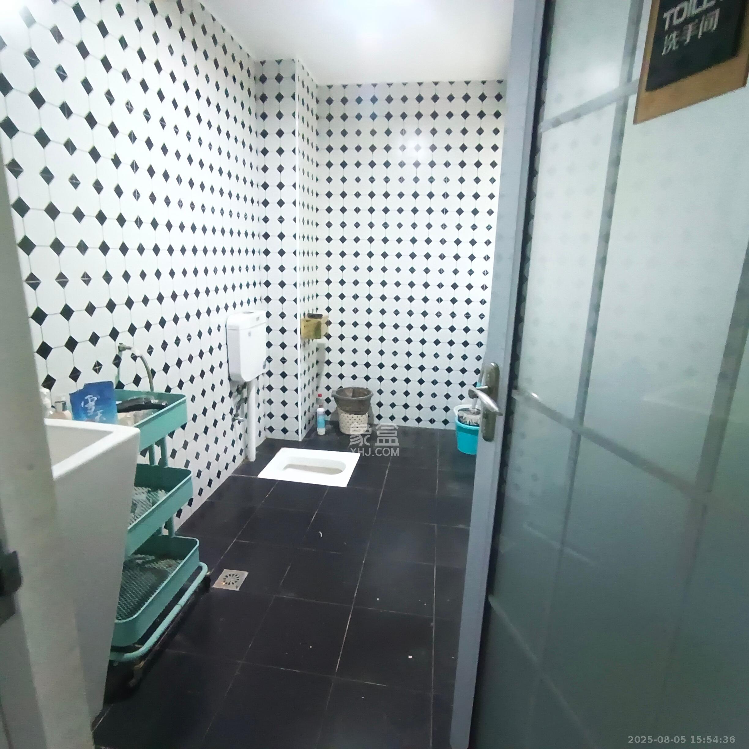 藏珑湖上国际花园 4室2厅2卫 3000.0元/月 藏珑湖上国际花园 4室2厅2卫 3000.0元/月室内图