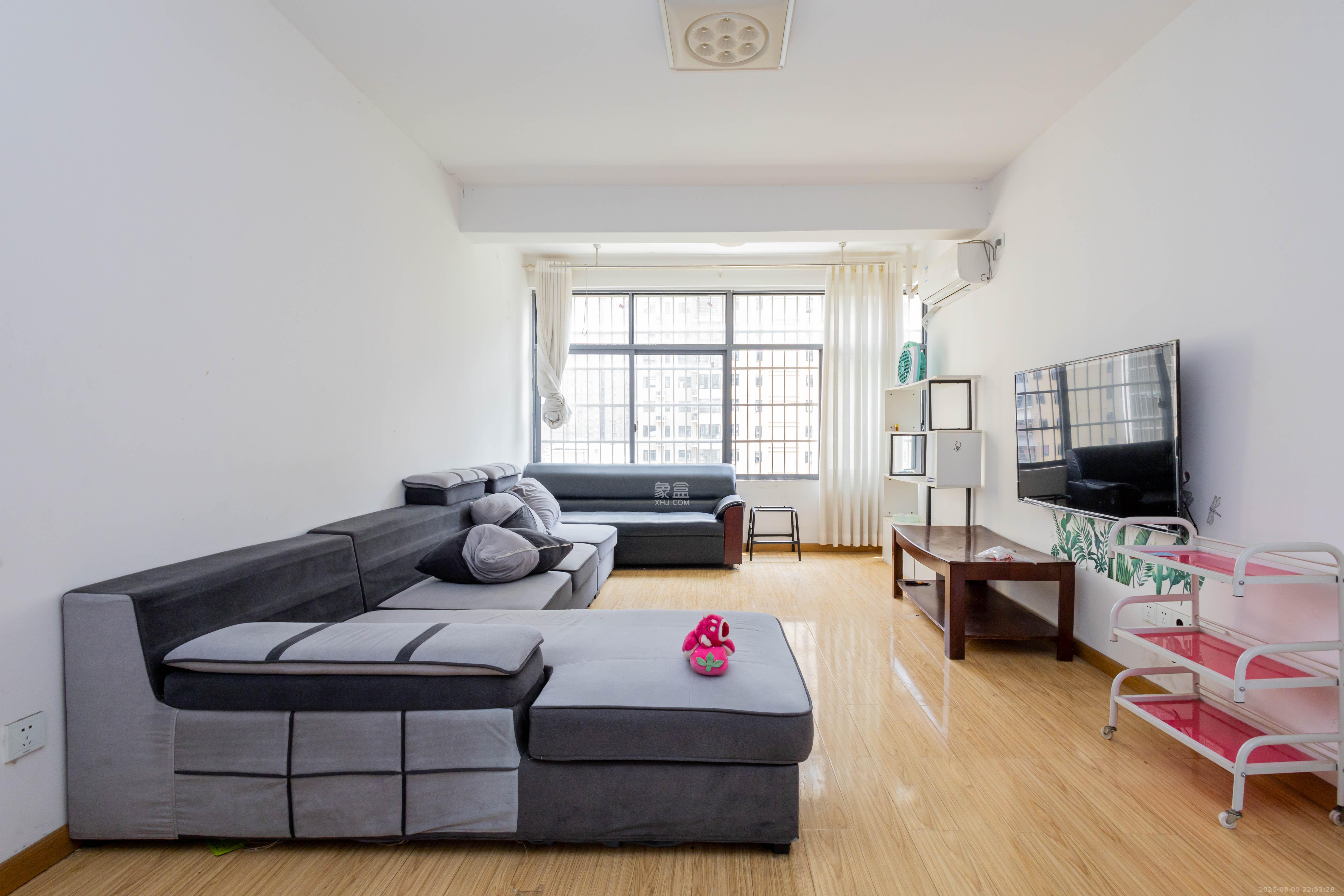 中国铁建国际城二期 3室2厅1卫 59.8万 中国铁建国际城二期 3室2厅1卫 59.8万客厅