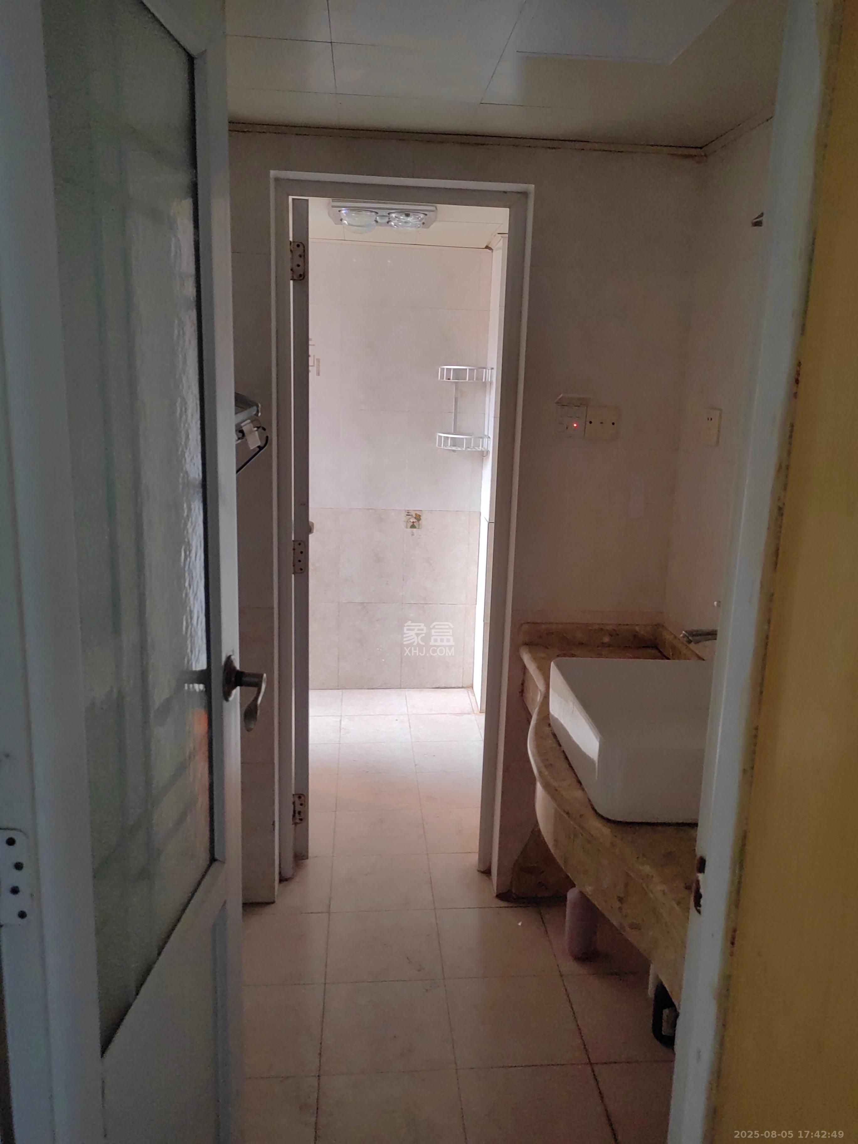 阳明山庄 4室2厅2卫 2000.0元/月 阳明山庄 4室2厅2卫 2000.0元/月室内图