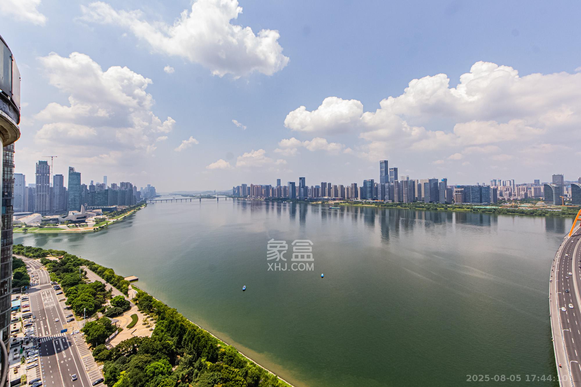 湘江世纪城富湾国际 4室2厅3卫 380.00万 湘江世纪城富湾国际 4室2厅3卫 380.00万其他