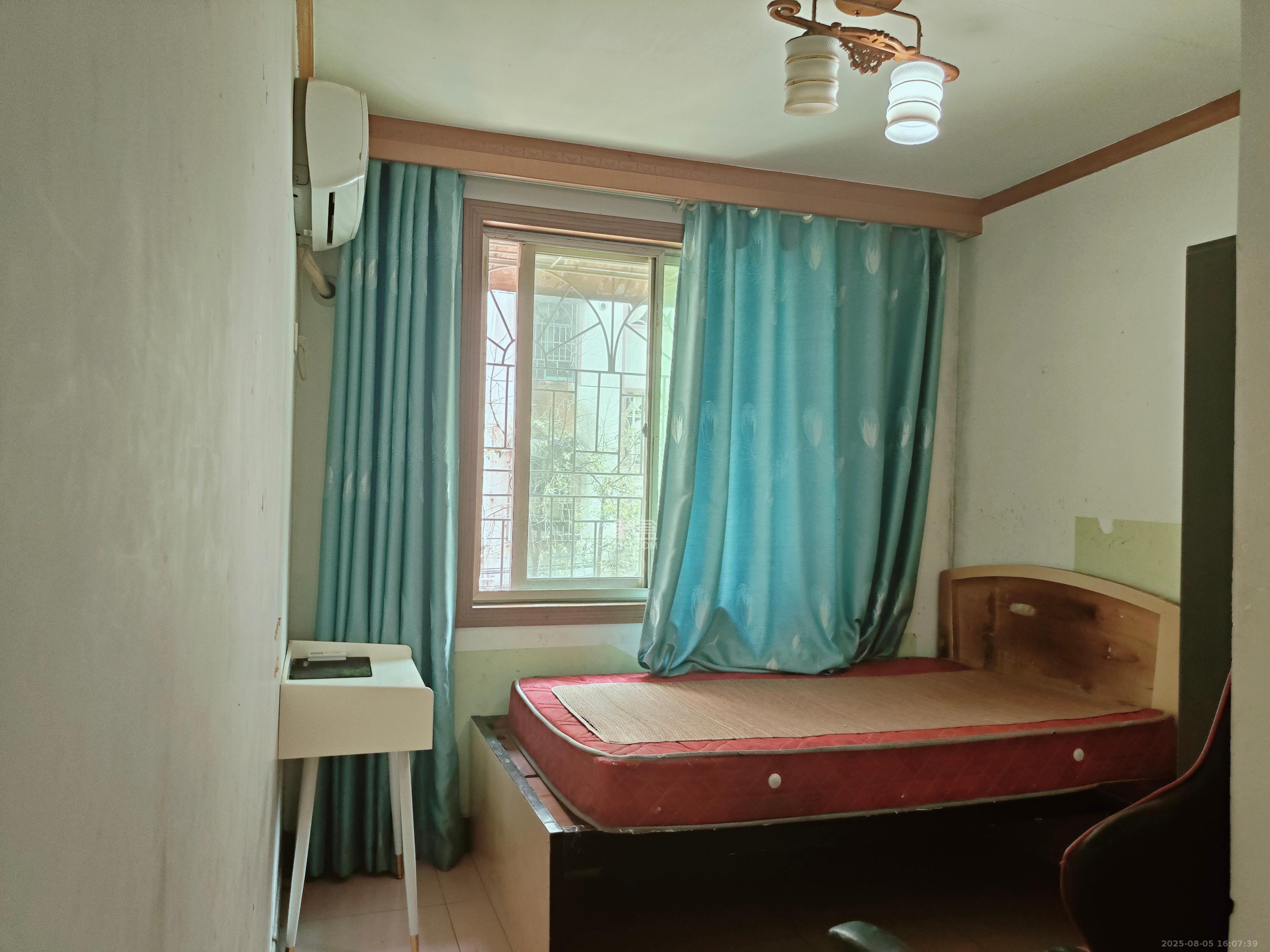 南建公寓  3室1厅2卫   1900.00元/月室内图