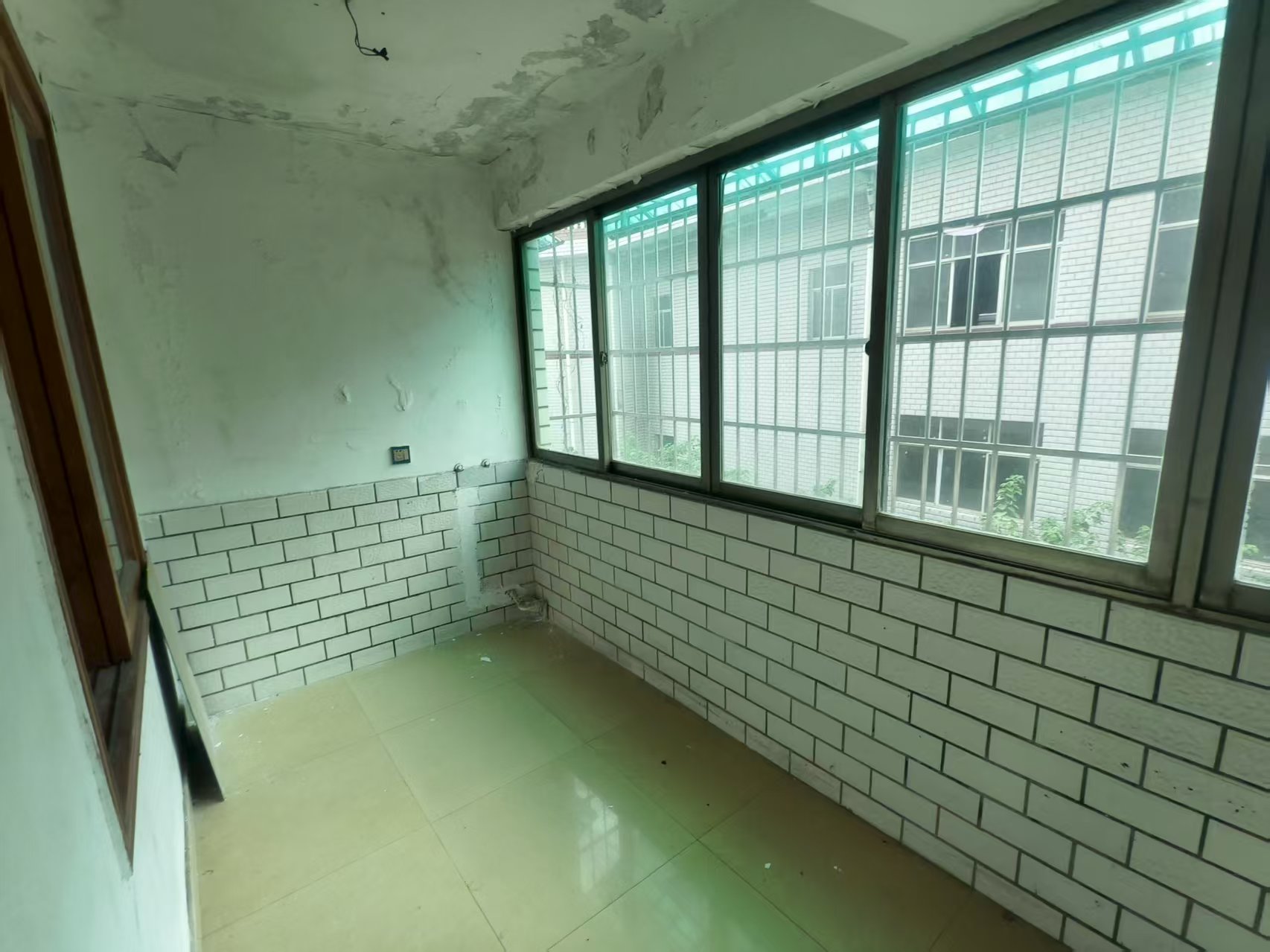 旭华新村  5室2厅3卫    76.8万室内图