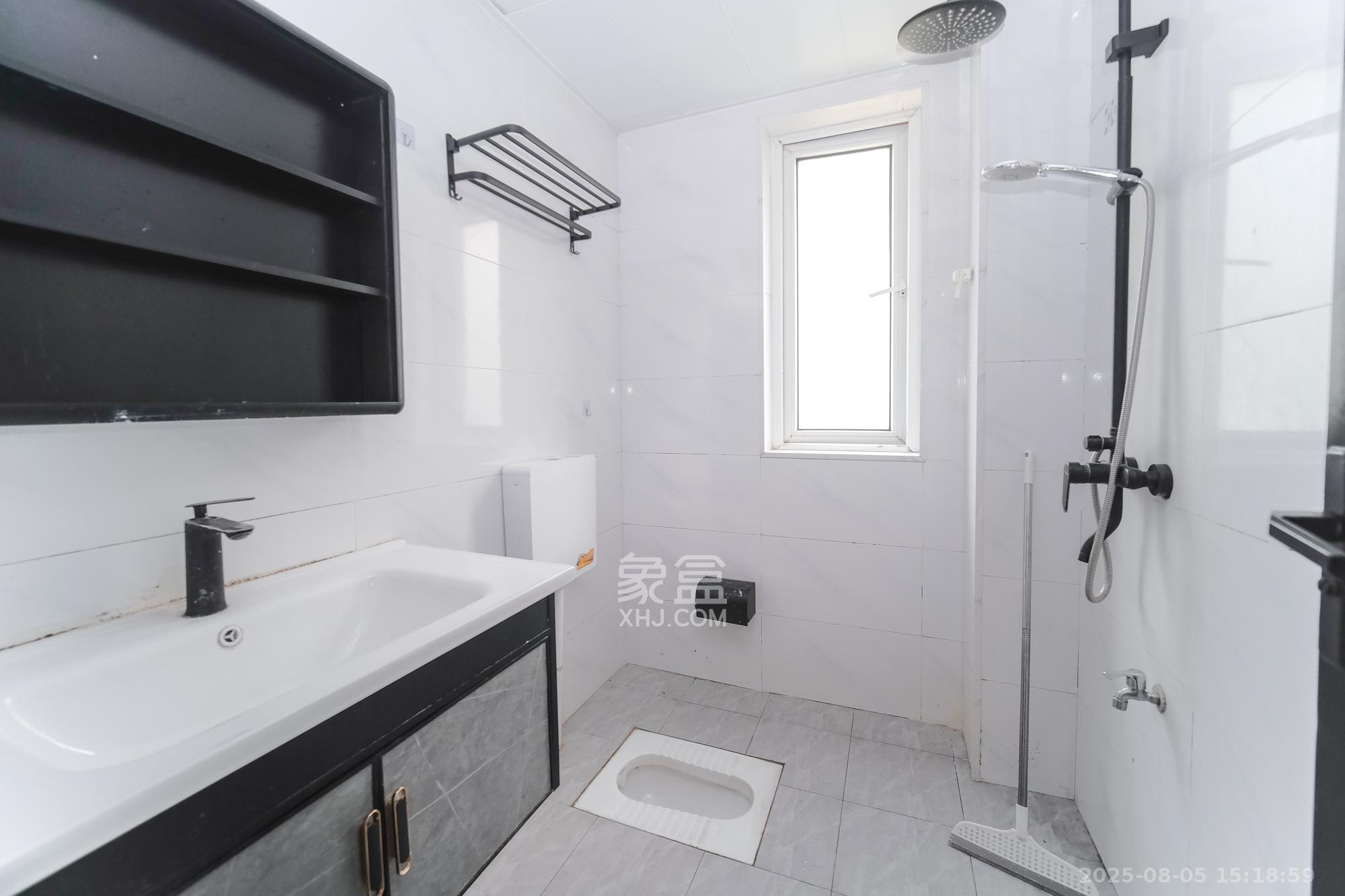 荣盛花语城  3室2厅1卫    61.8万 荣盛花语城  3室2厅1卫    61.8万卫生间