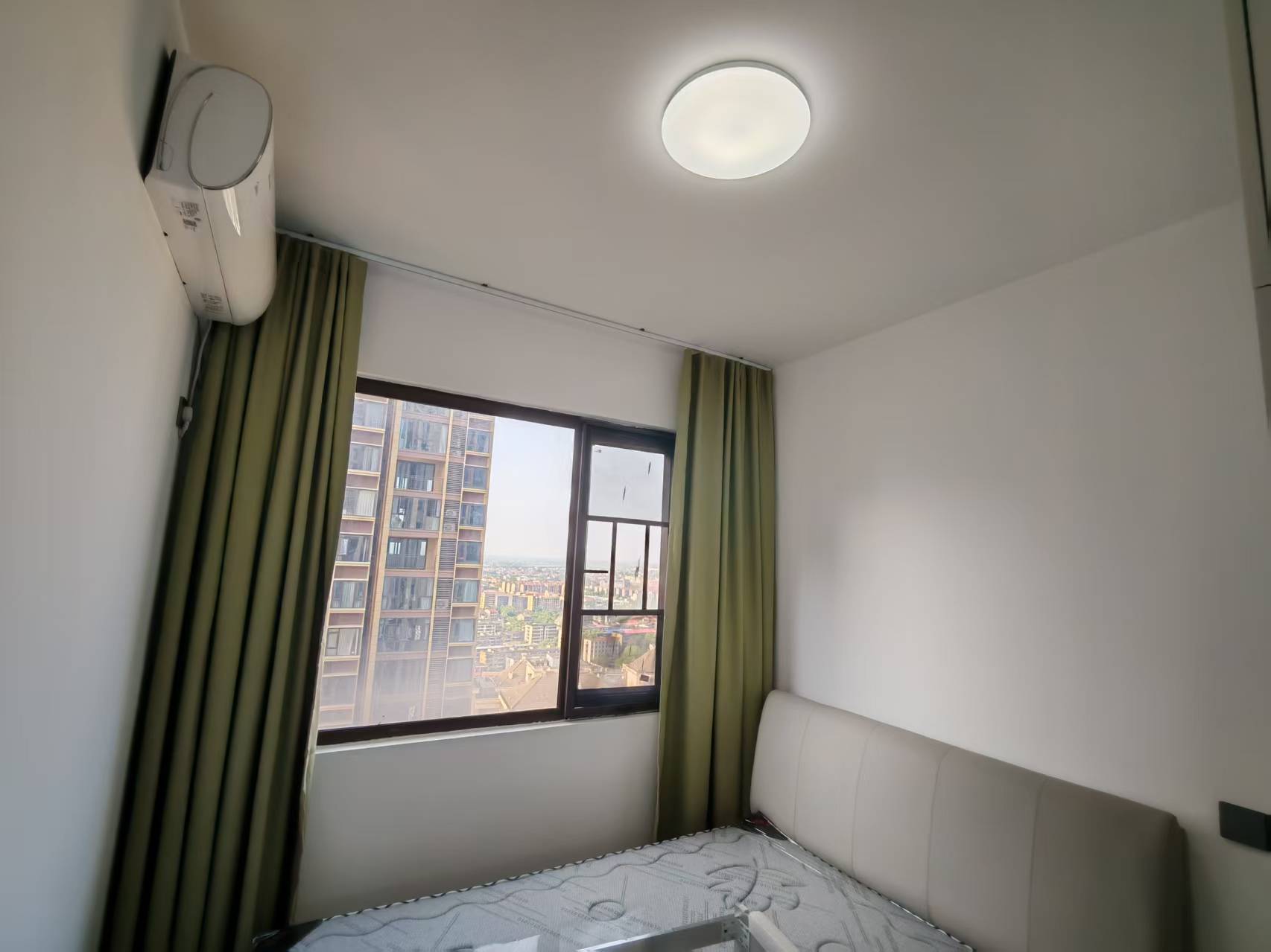 保利香槟国际  3室2厅2卫    2480.0元/月室内图