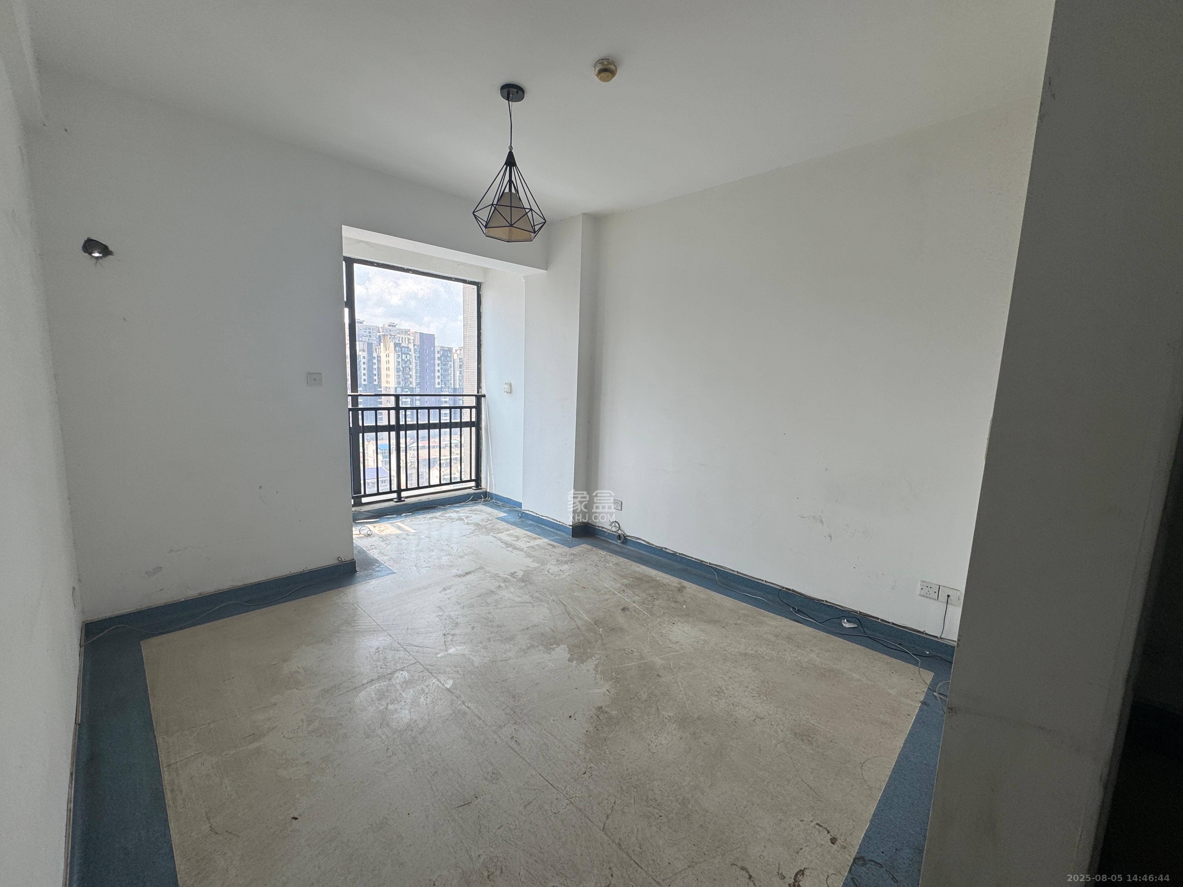 长房中庭国际(东郡华蓉广场) 1室2厅1卫 2800.0元/月 长房中庭国际(东郡华蓉广场) 1室2厅1卫 2800.0元/月室内图