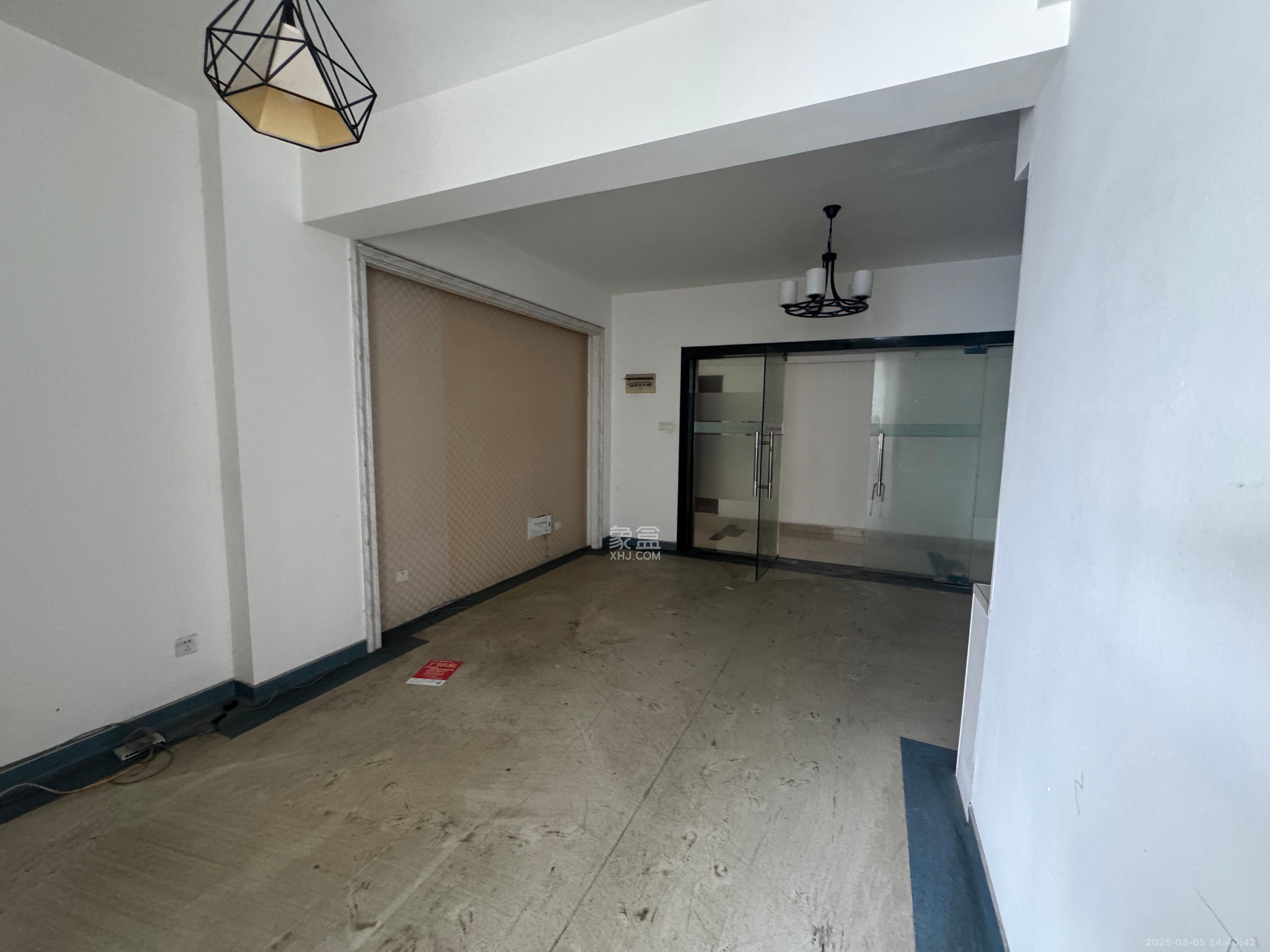 长房中庭国际(东郡华蓉广场) 1室2厅1卫 2800.0元/月 长房中庭国际(东郡华蓉广场) 1室2厅1卫 2800.0元/月室内图