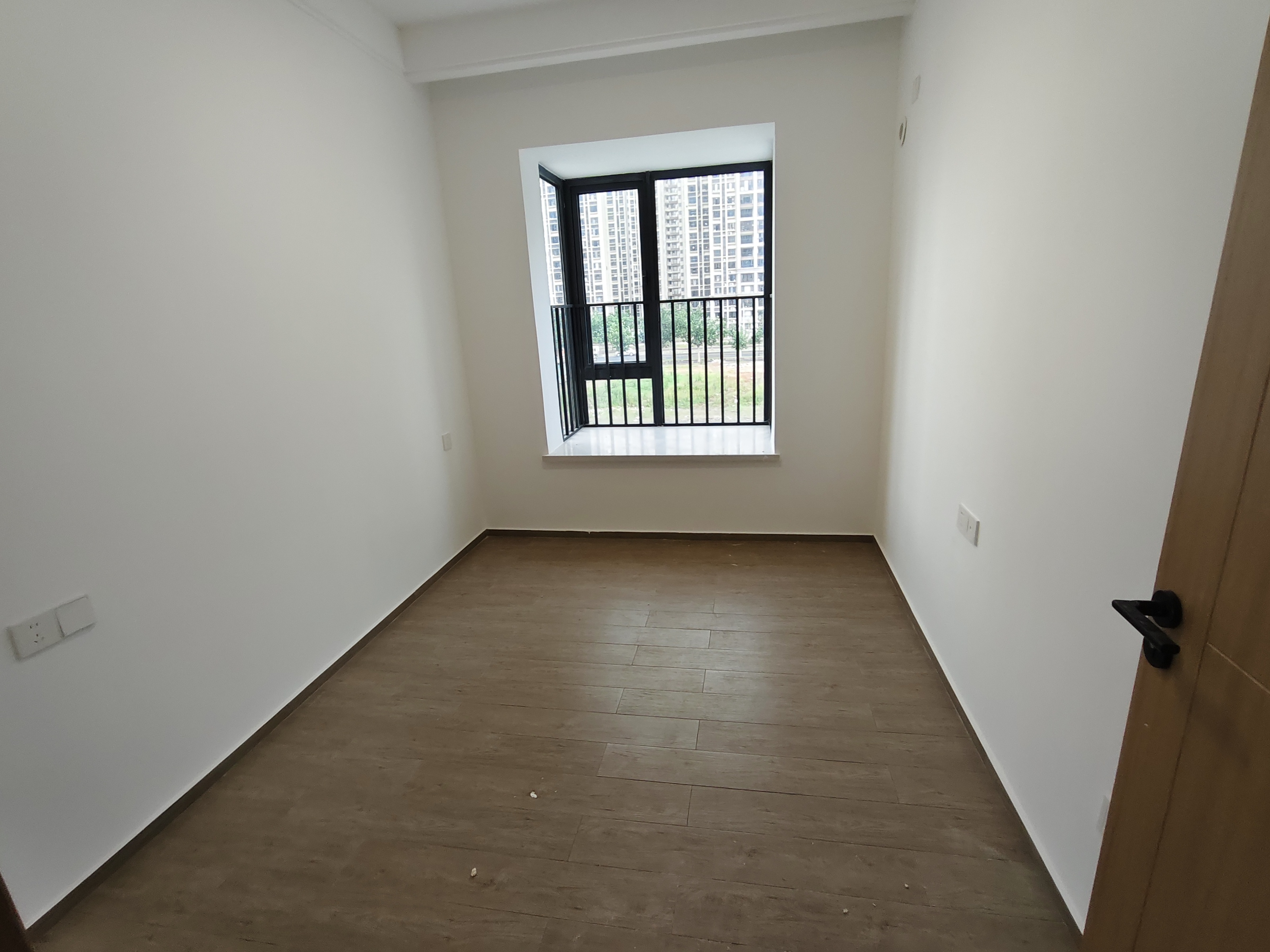 和风家园蓝天居  3室2厅2卫    2000.0元/月室内图