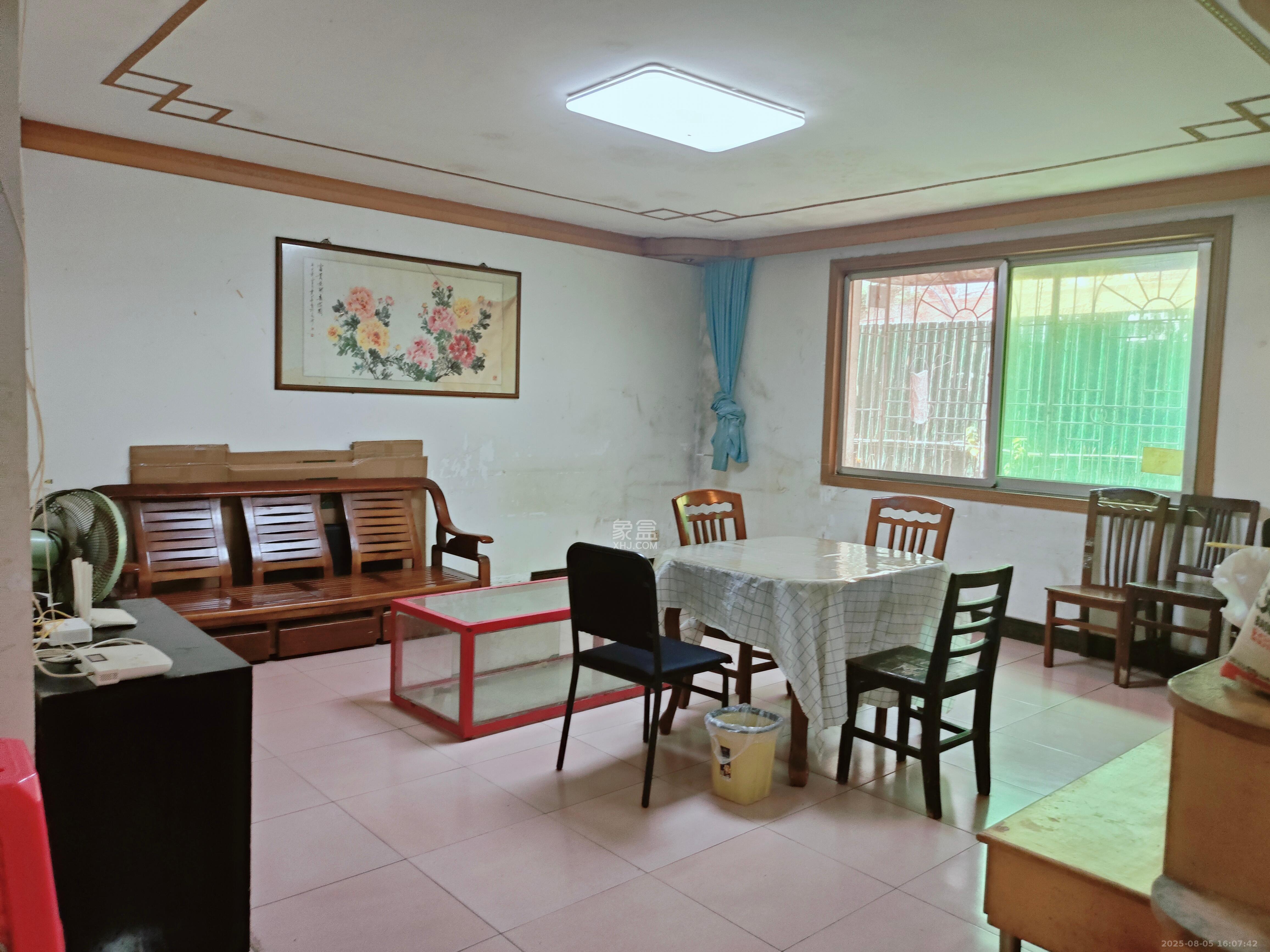 南建公寓  3室1厅2卫   1900.00元/月室内图