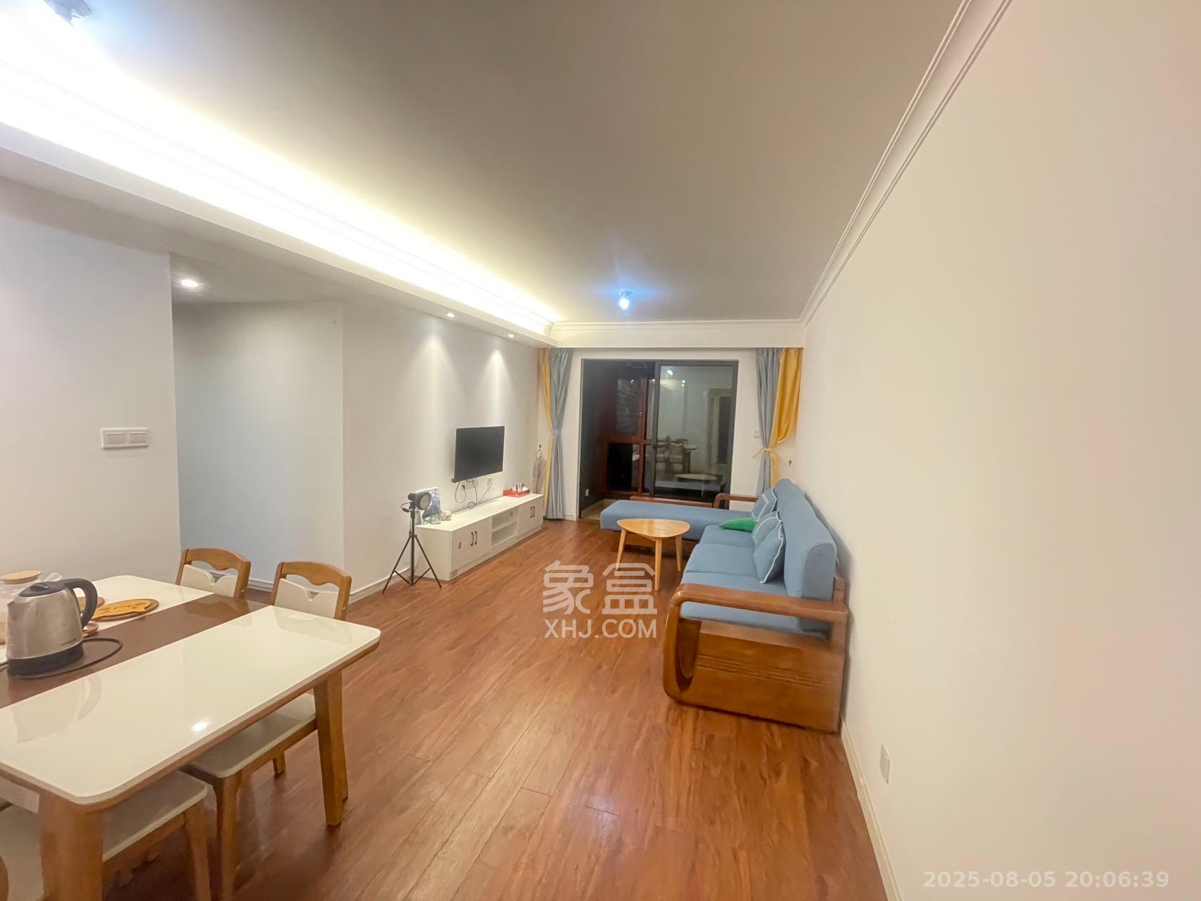 万科魅力之城锋镜里  3室2厅2卫    2400.0元/月 万科魅力之城锋镜里  3室2厅2卫    2400.0元/月室内图1