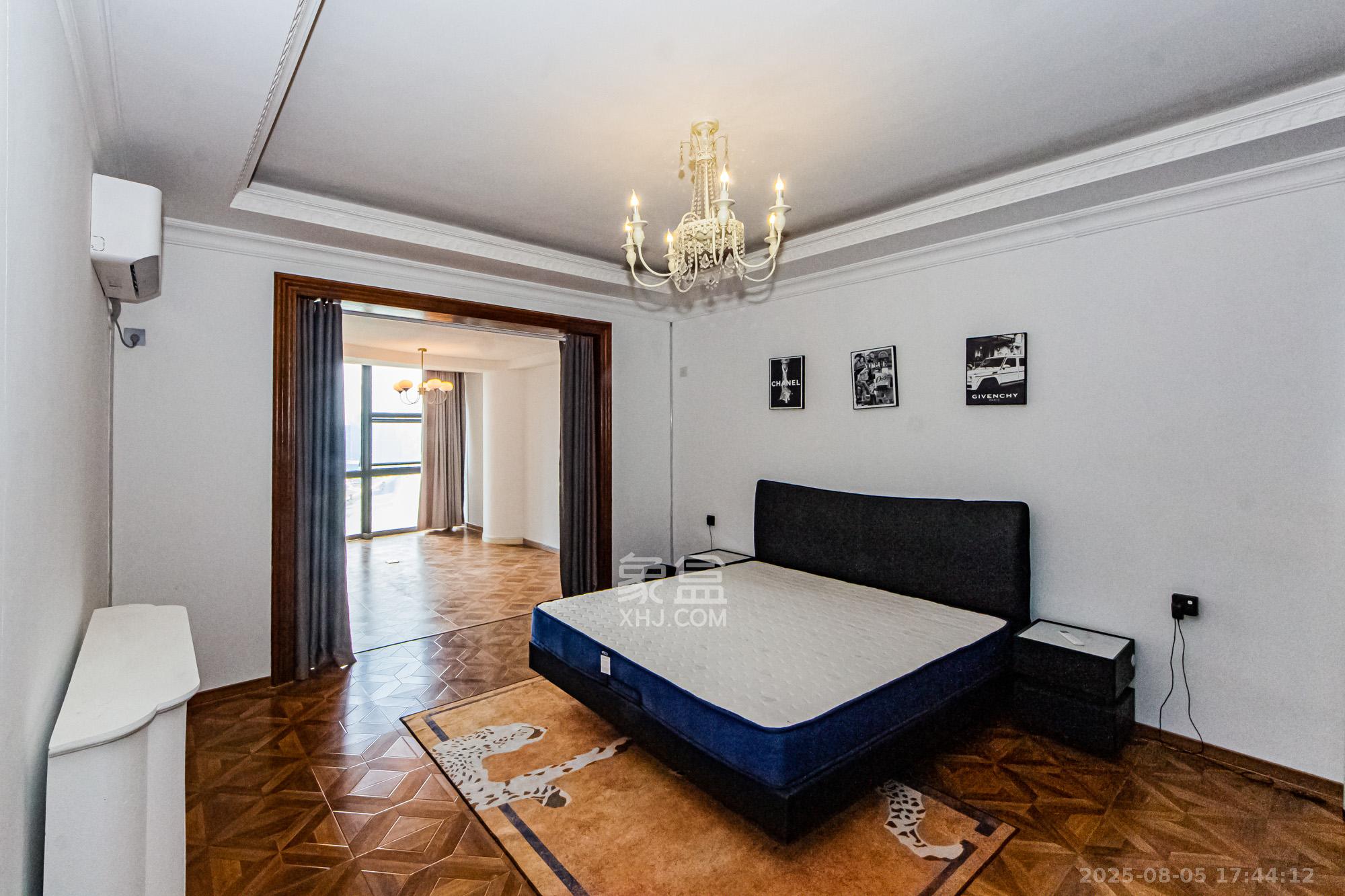 湘江世纪城富湾国际 4室2厅3卫 380.00万 湘江世纪城富湾国际 4室2厅3卫 380.00万卧室