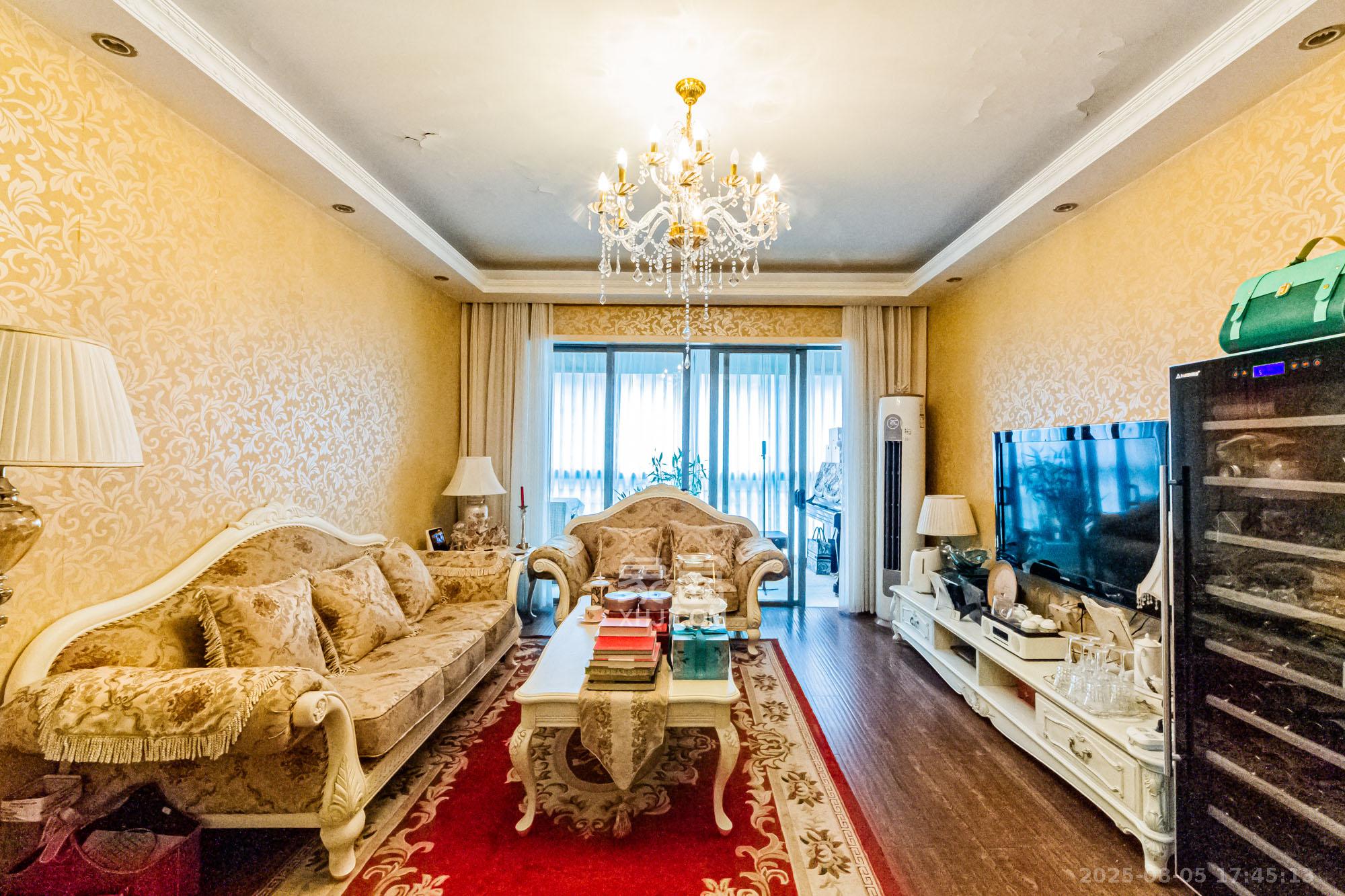 滨江君悦香邸  1室0厅0卫    155.0万 滨江君悦香邸  1室0厅0卫    155.0万客厅