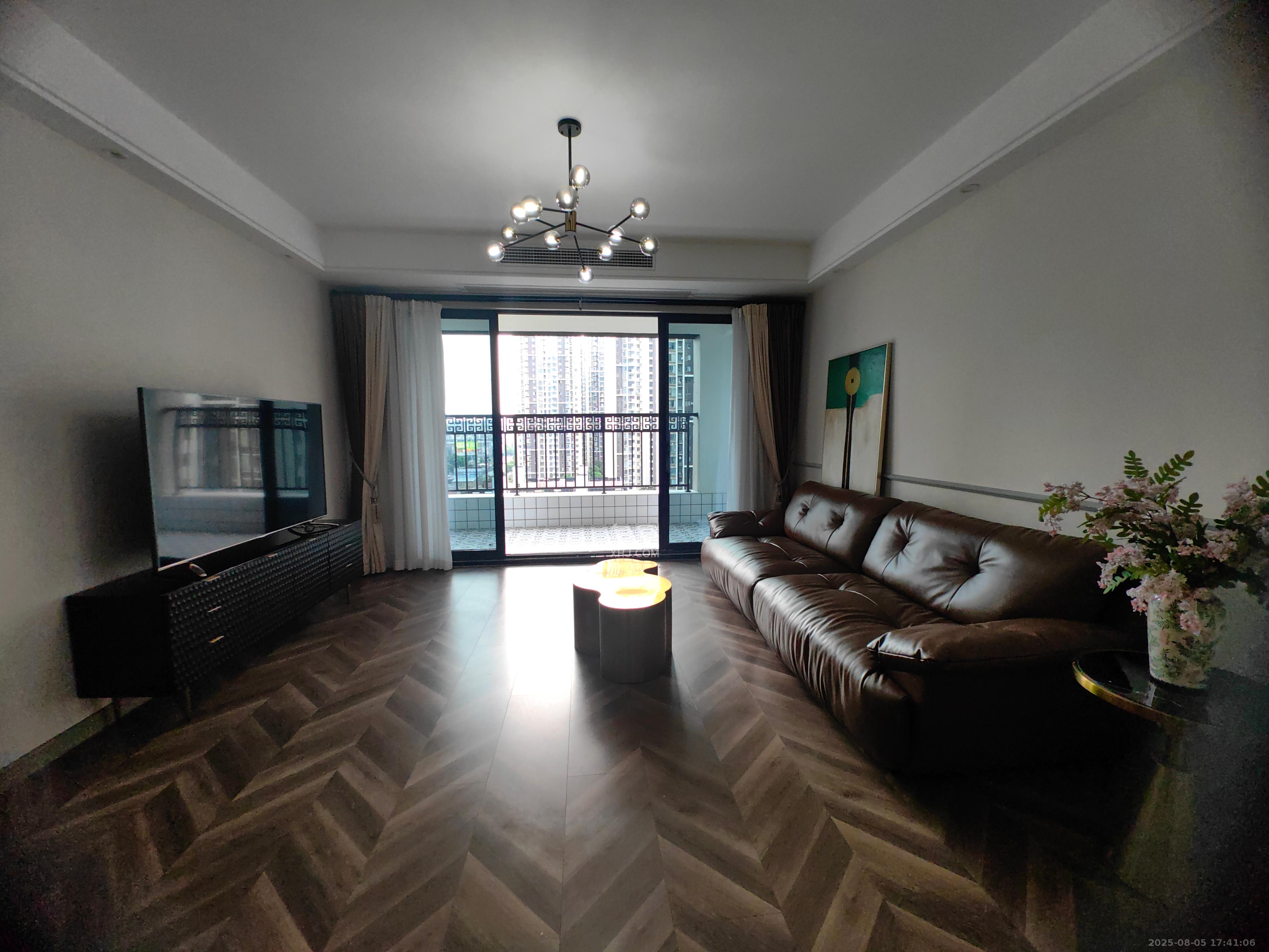 建发央玺(建发泱玺雅苑) 4室2厅1卫 8500.0元/月 建发央玺(建发泱玺雅苑) 4室2厅1卫 8500.0元/月室内图