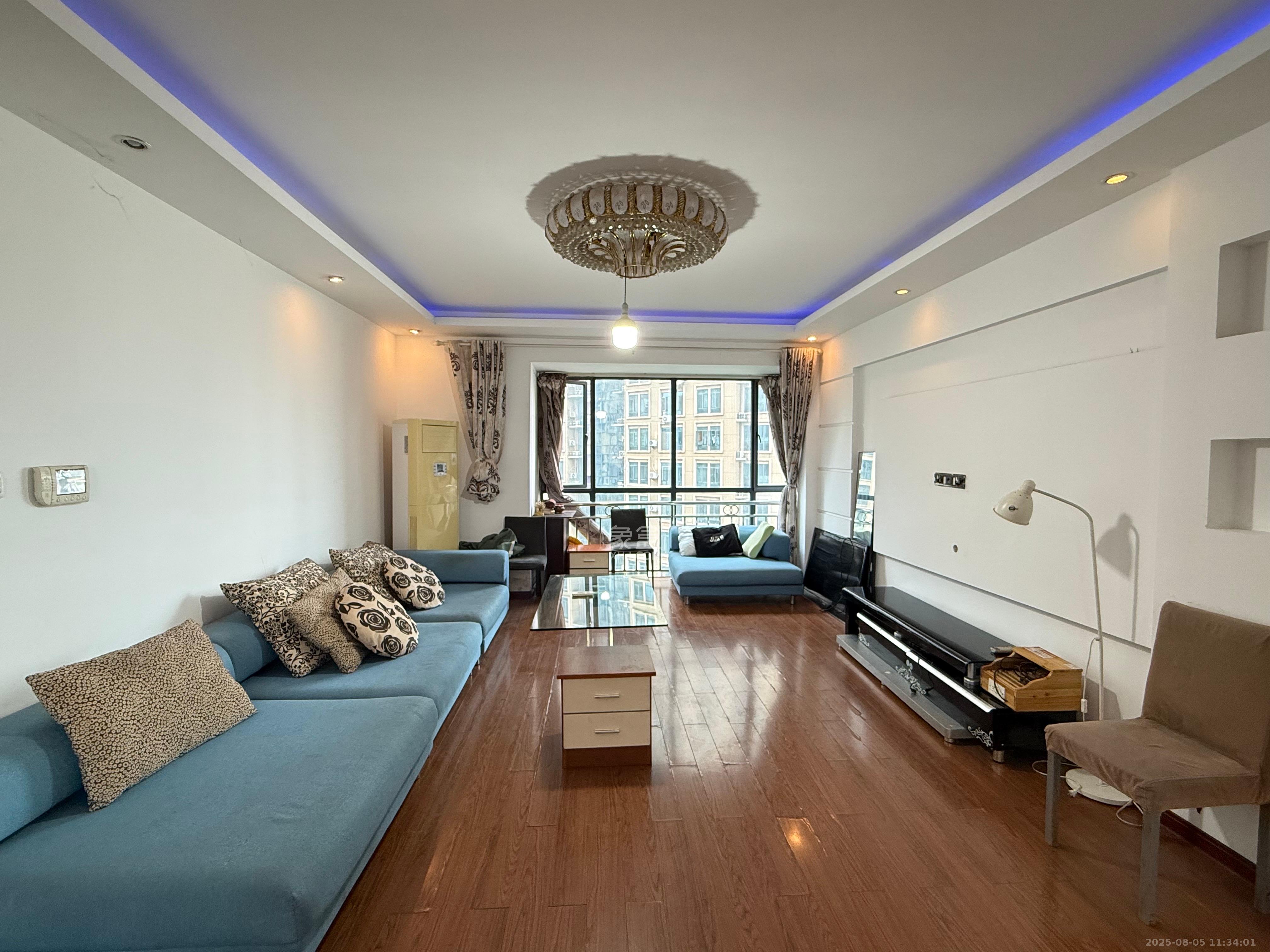 融圣国际  3室2厅2卫    3000.0元/月 融圣国际  3室2厅2卫    3000.0元/月