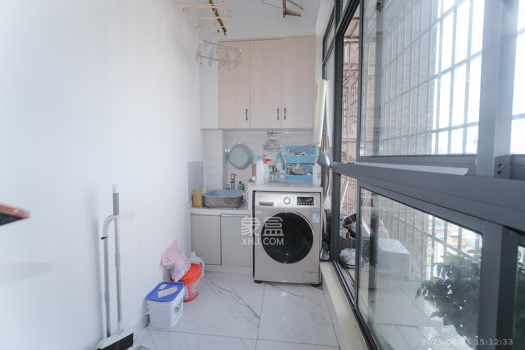 月亮湾草莓街区一、二期 4室2厅1卫 112.8万 月亮湾草莓街区一、二期 4室2厅1卫 112.8万阳台