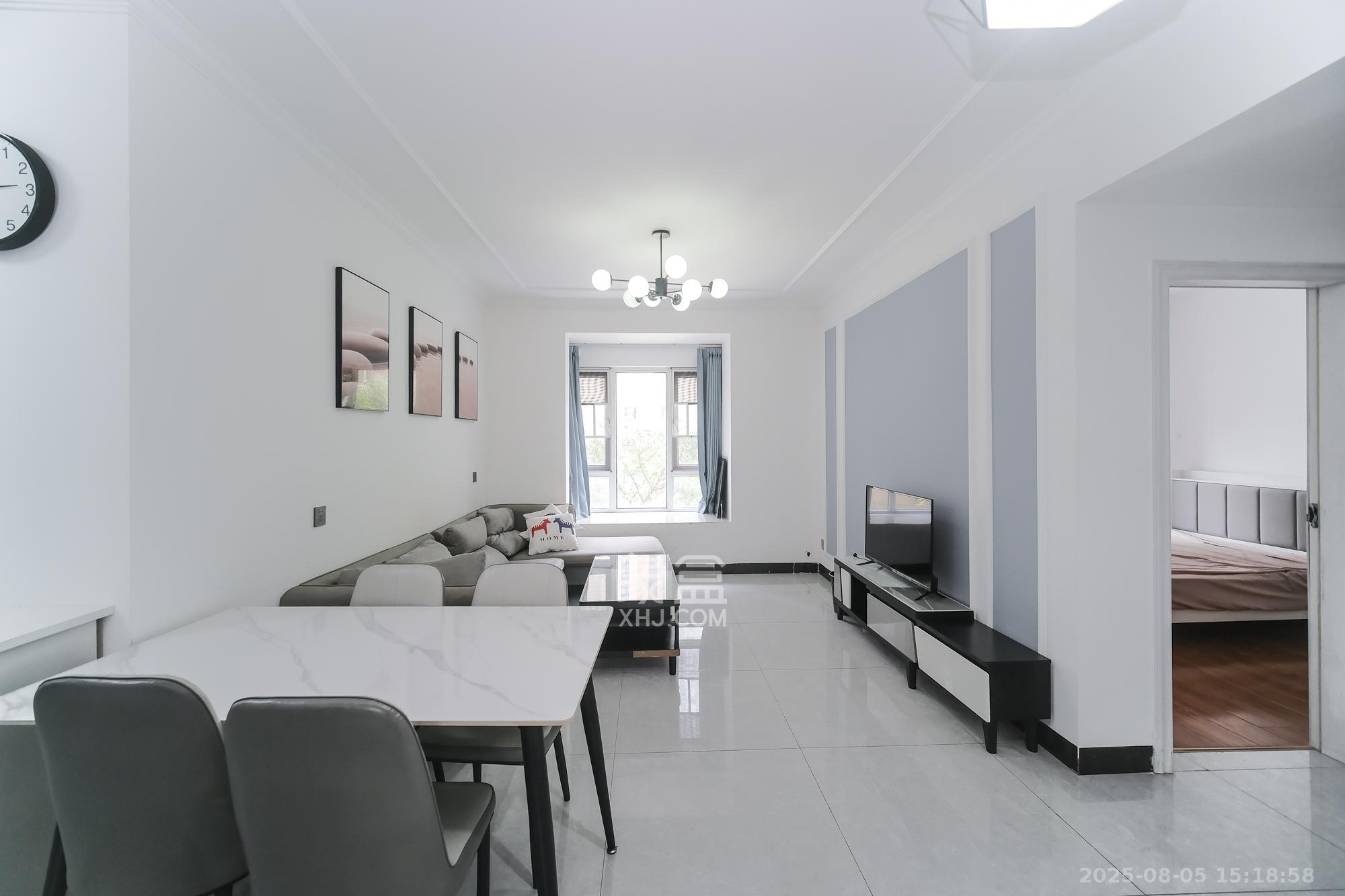 荣盛花语城  3室2厅1卫    61.8万 荣盛花语城  3室2厅1卫    61.8万客厅