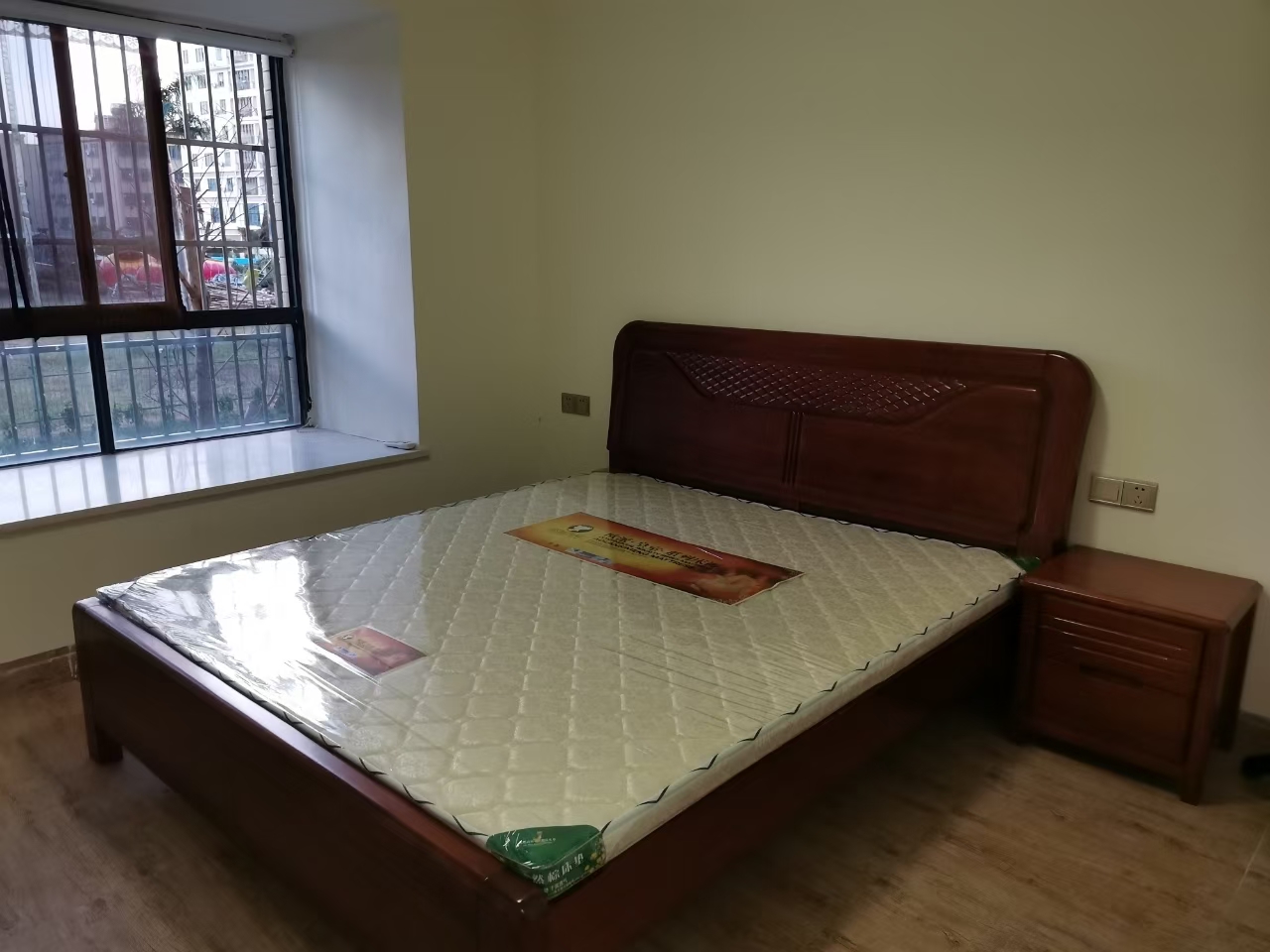 园林管理局宿舍 3室2厅2卫 2700.0元/月 园林管理局宿舍 3室2厅2卫 2700.0元/月室内图