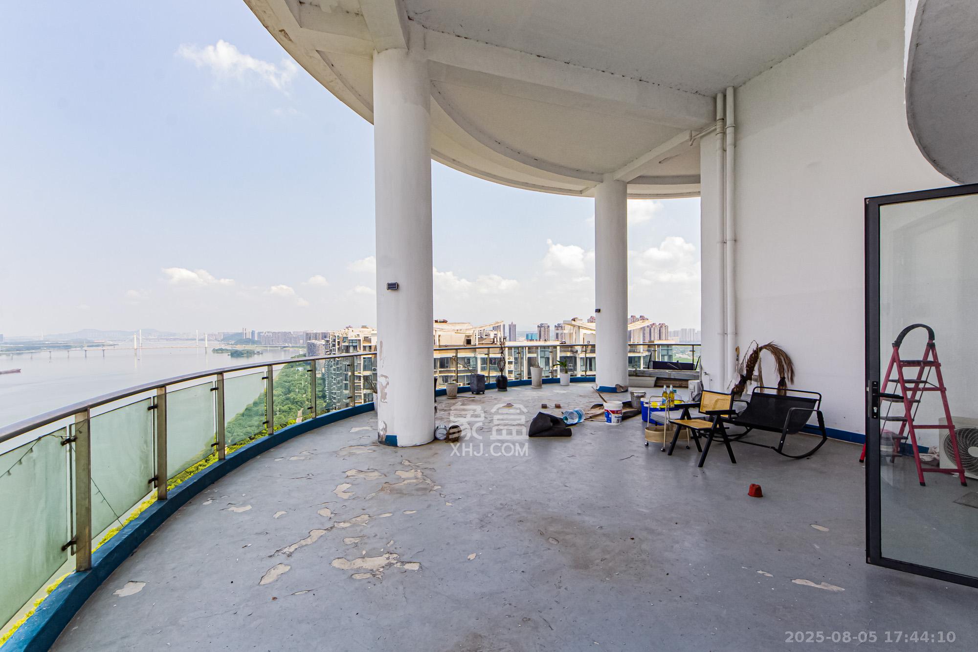 湘江世纪城富湾国际 4室2厅3卫 380.00万 湘江世纪城富湾国际 4室2厅3卫 380.00万阳台