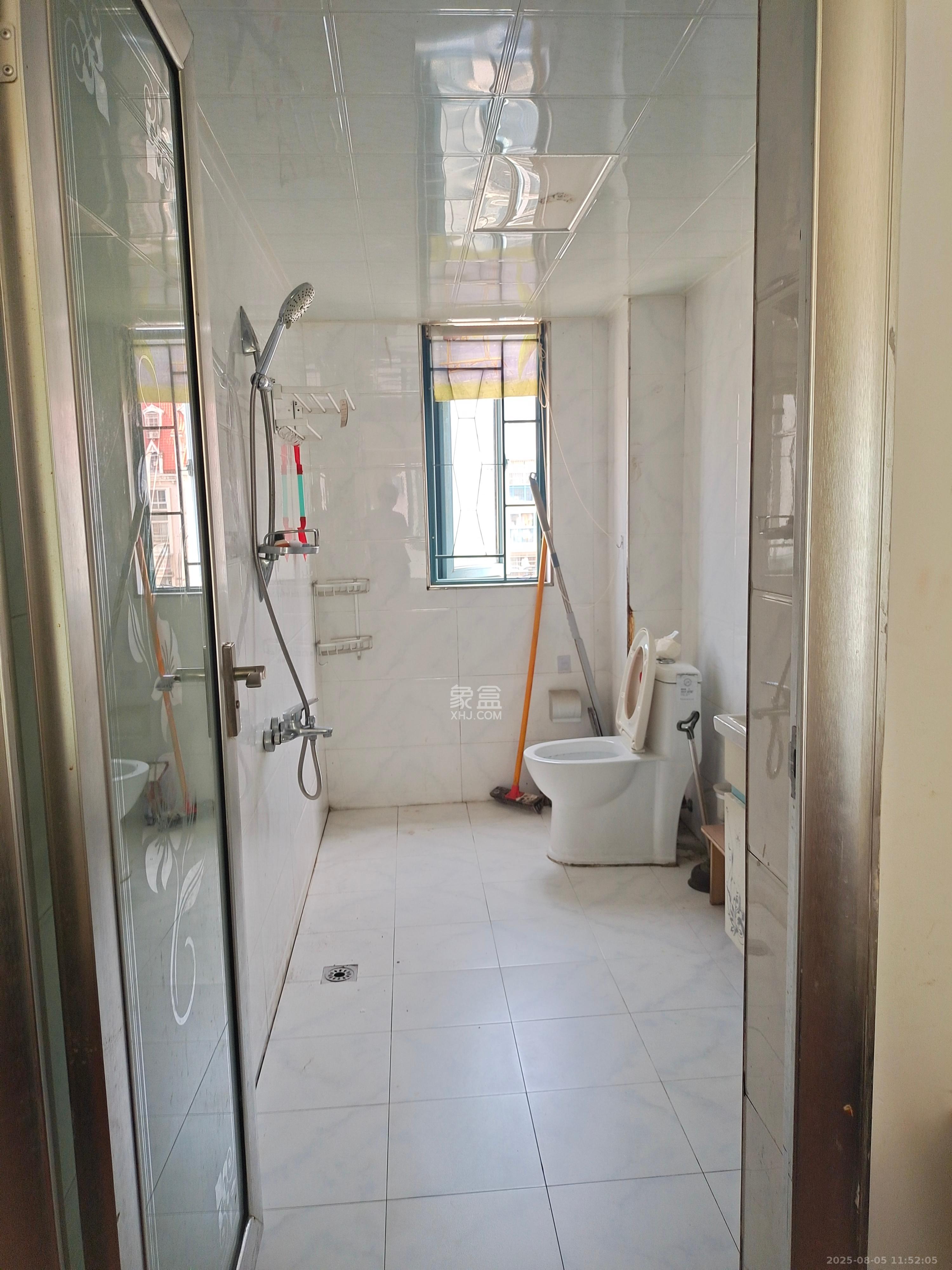 蝴蝶谷  3室2厅2卫    1800.0元/月 蝴蝶谷  3室2厅2卫    1800.0元/月室内图