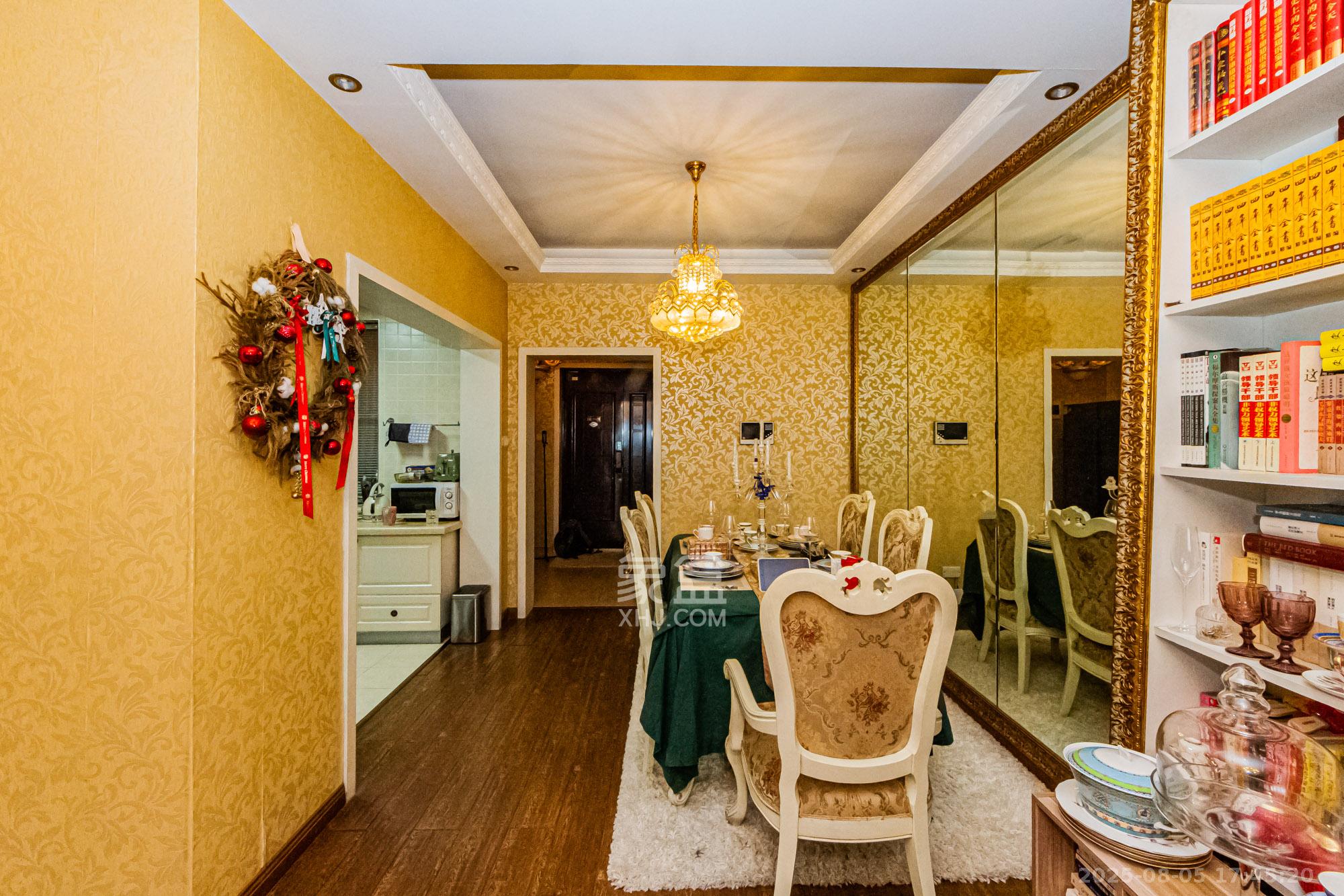 滨江君悦香邸  1室0厅0卫    155.0万客厅