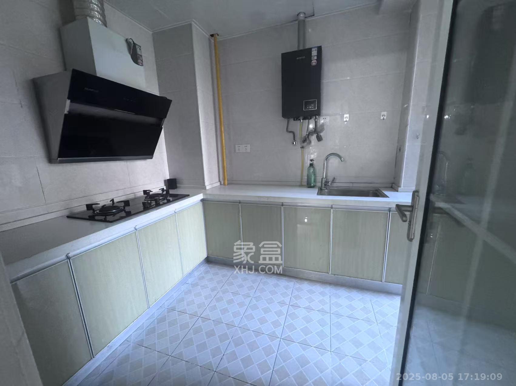 卢浮原著  3室2厅1卫   2100.00元/月室内图