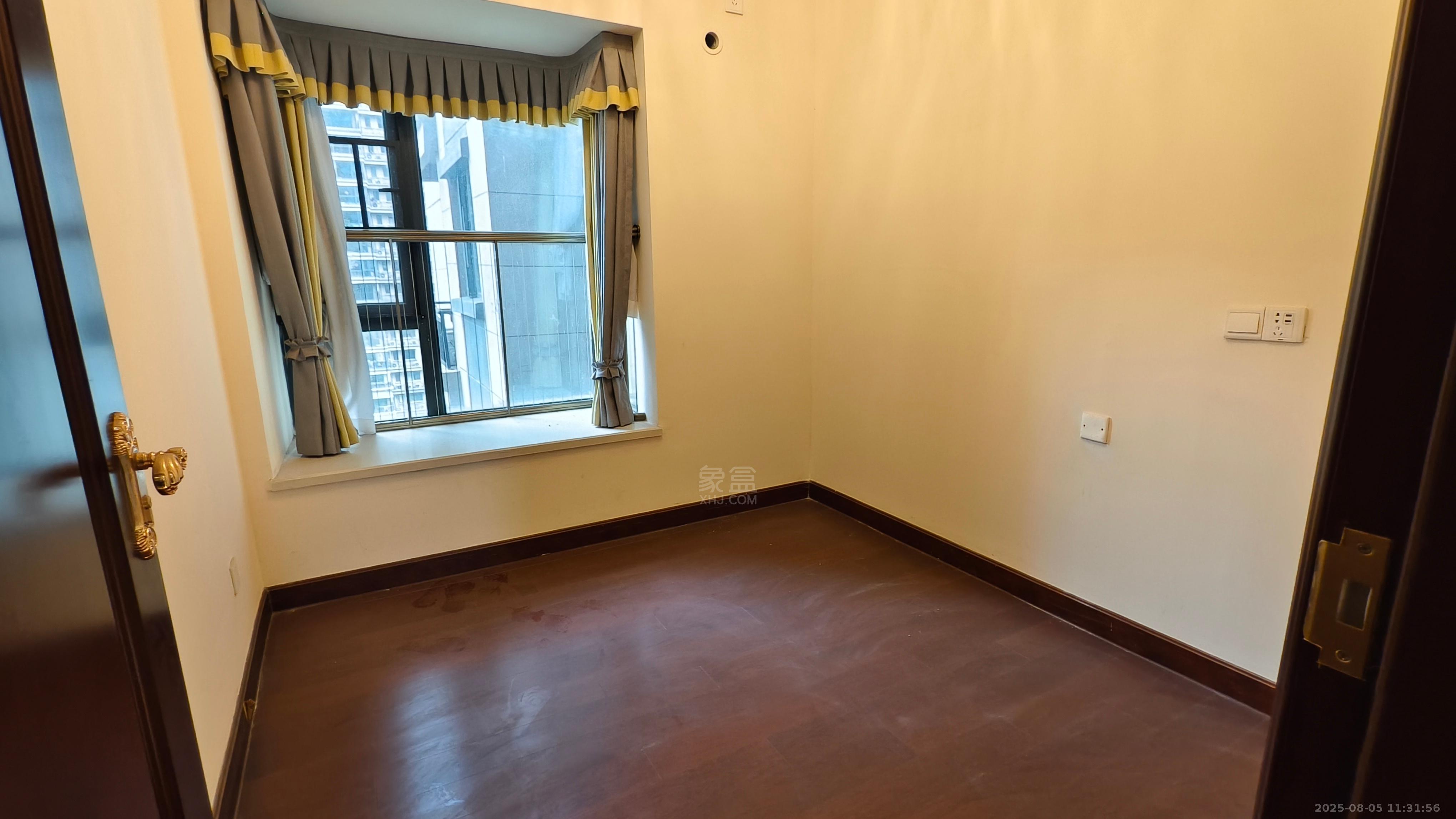 恒大华府  3室2厅2卫    2400.0元/月室内图