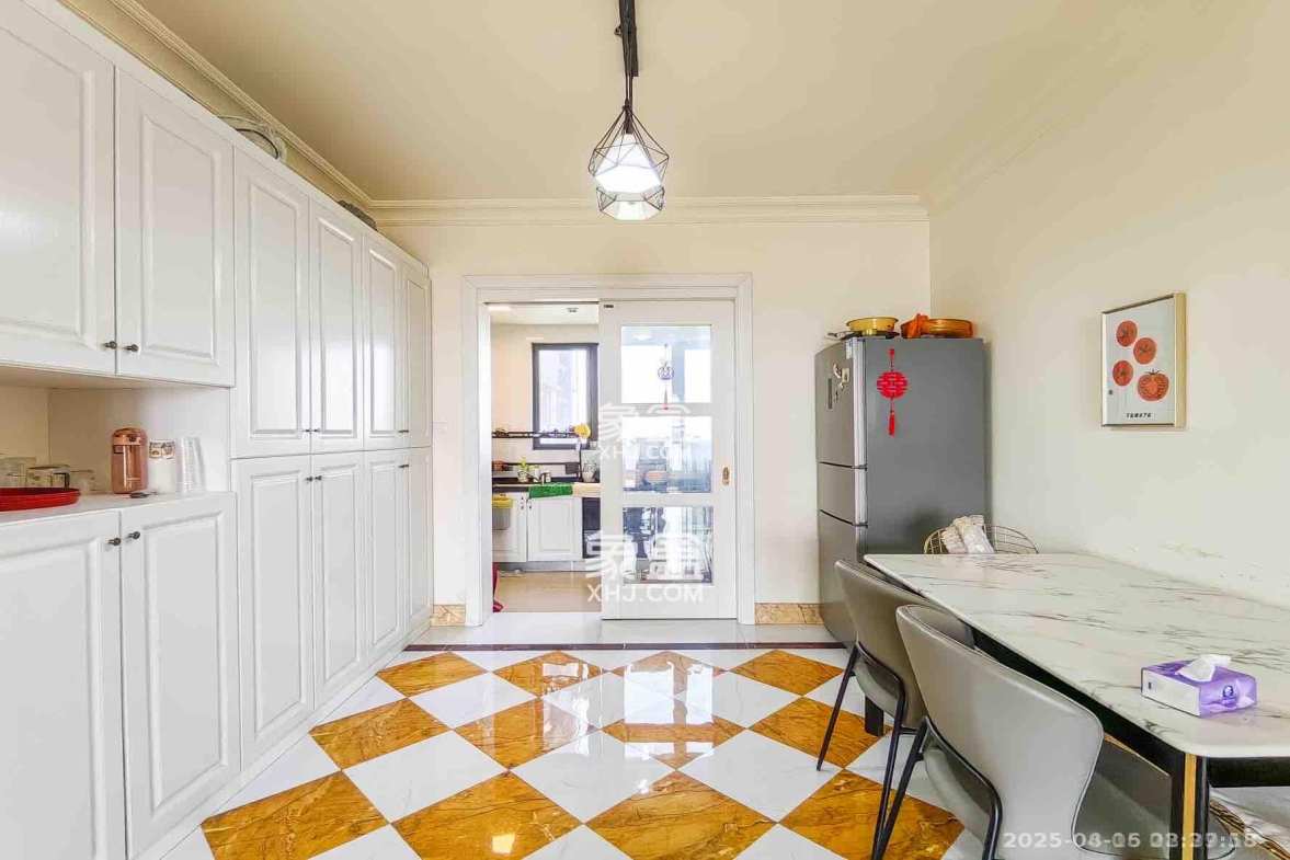 碧桂园威尼斯城  4室2厅2卫    2500.0元/月 碧桂园威尼斯城  4室2厅2卫    2500.0元/月室内图