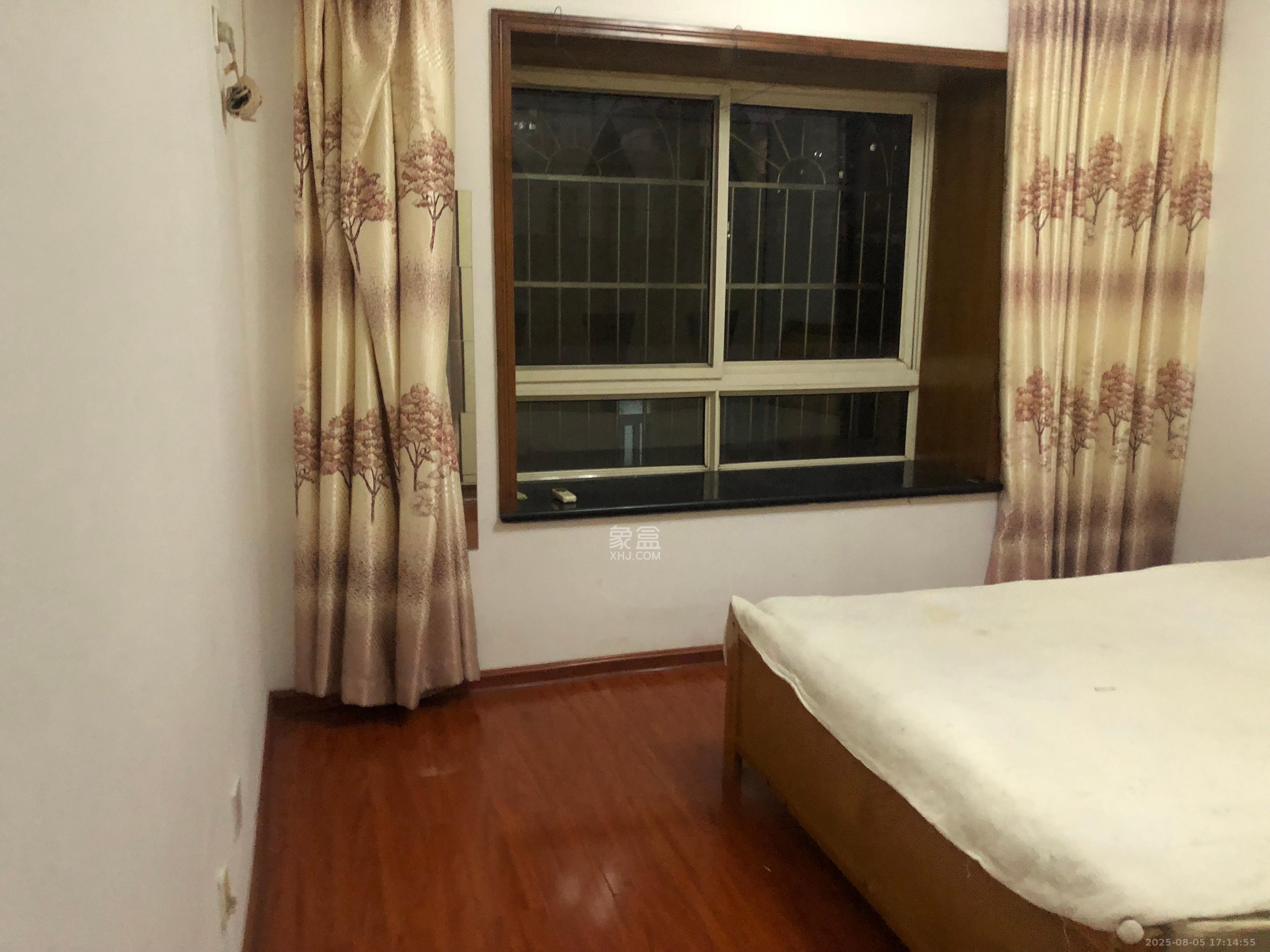 政华嘉园 3室2厅2卫 2600.0元/月 政华嘉园 3室2厅2卫 2600.0元/月室内图