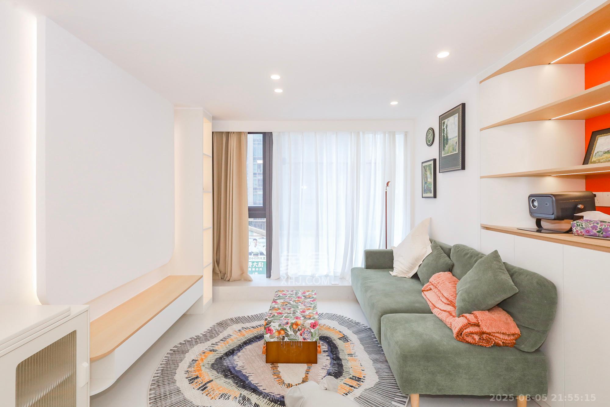 卓越中寰 2室1厅1卫 50.0万 卓越中寰 2室1厅1卫 50.0万客厅