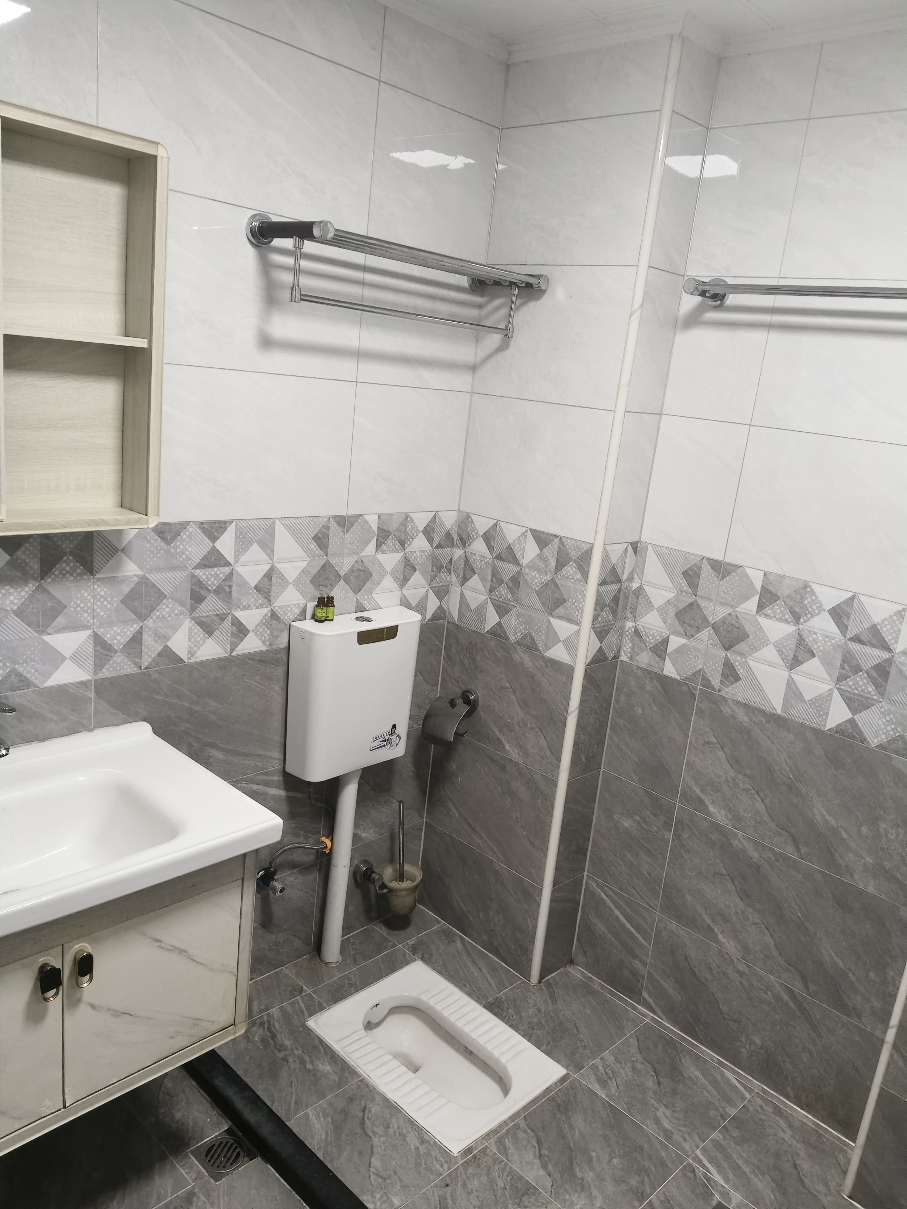 和谐家园(锦和广场)  1室1厅1卫    1800.0元/月 和谐家园(锦和广场)  1室1厅1卫    1800.0元/月室内图