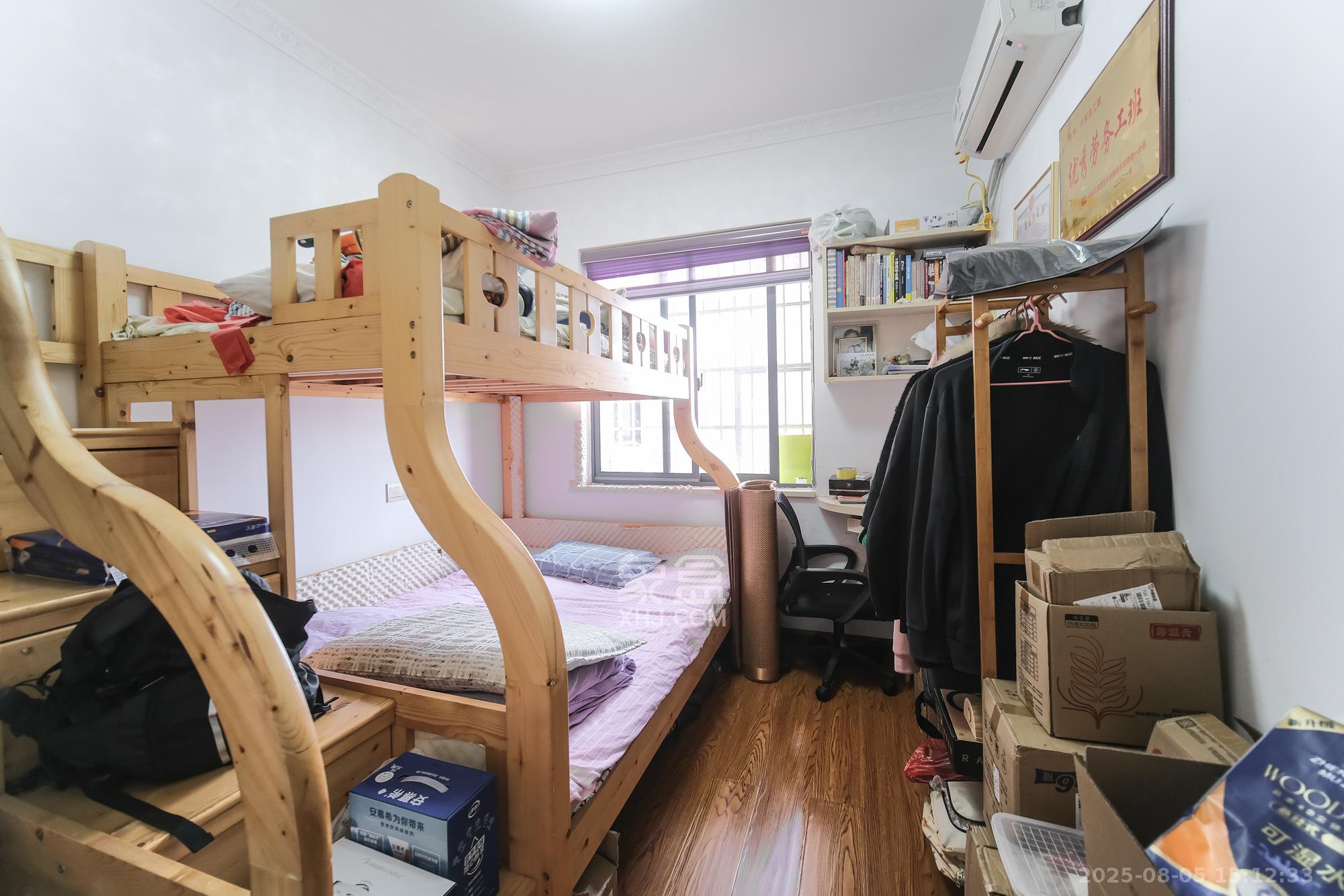 月亮湾草莓街区一、二期 4室2厅1卫 112.8万 月亮湾草莓街区一、二期 4室2厅1卫 112.8万卧室