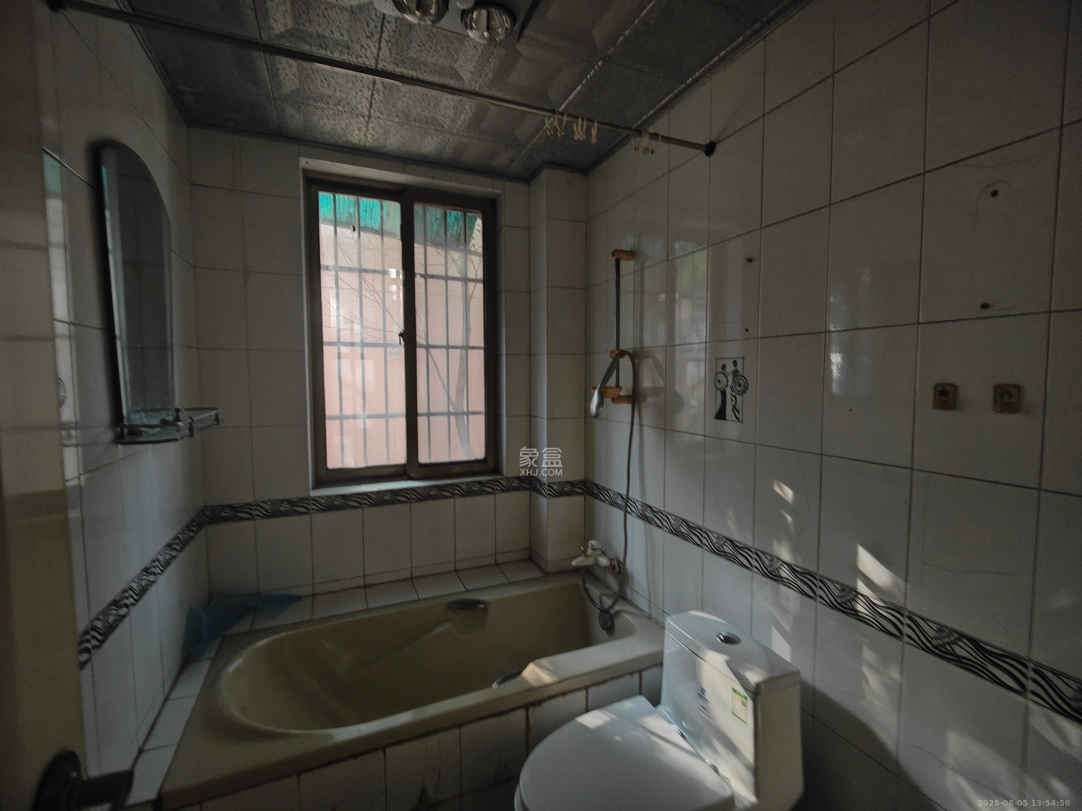 东南明苑 3室2厅2卫 2500.0元/月 东南明苑 3室2厅2卫 2500.0元/月室内图