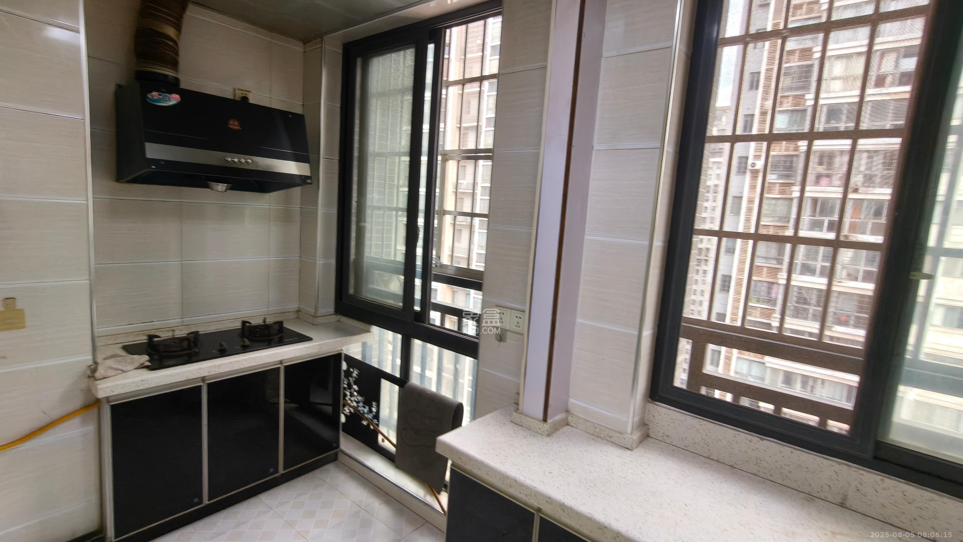 尚都花园城  1室1厅1卫    1050.0元/月 尚都花园城  1室1厅1卫    1050.0元/月室内图