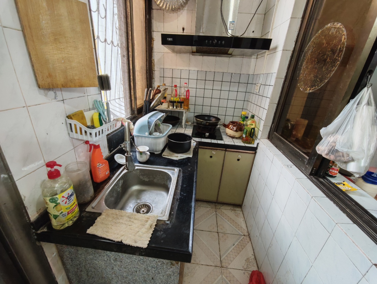 琼山区政府大院 3室2厅1卫 1500.0元/月 琼山区政府大院 3室2厅1卫 1500.0元/月室内图