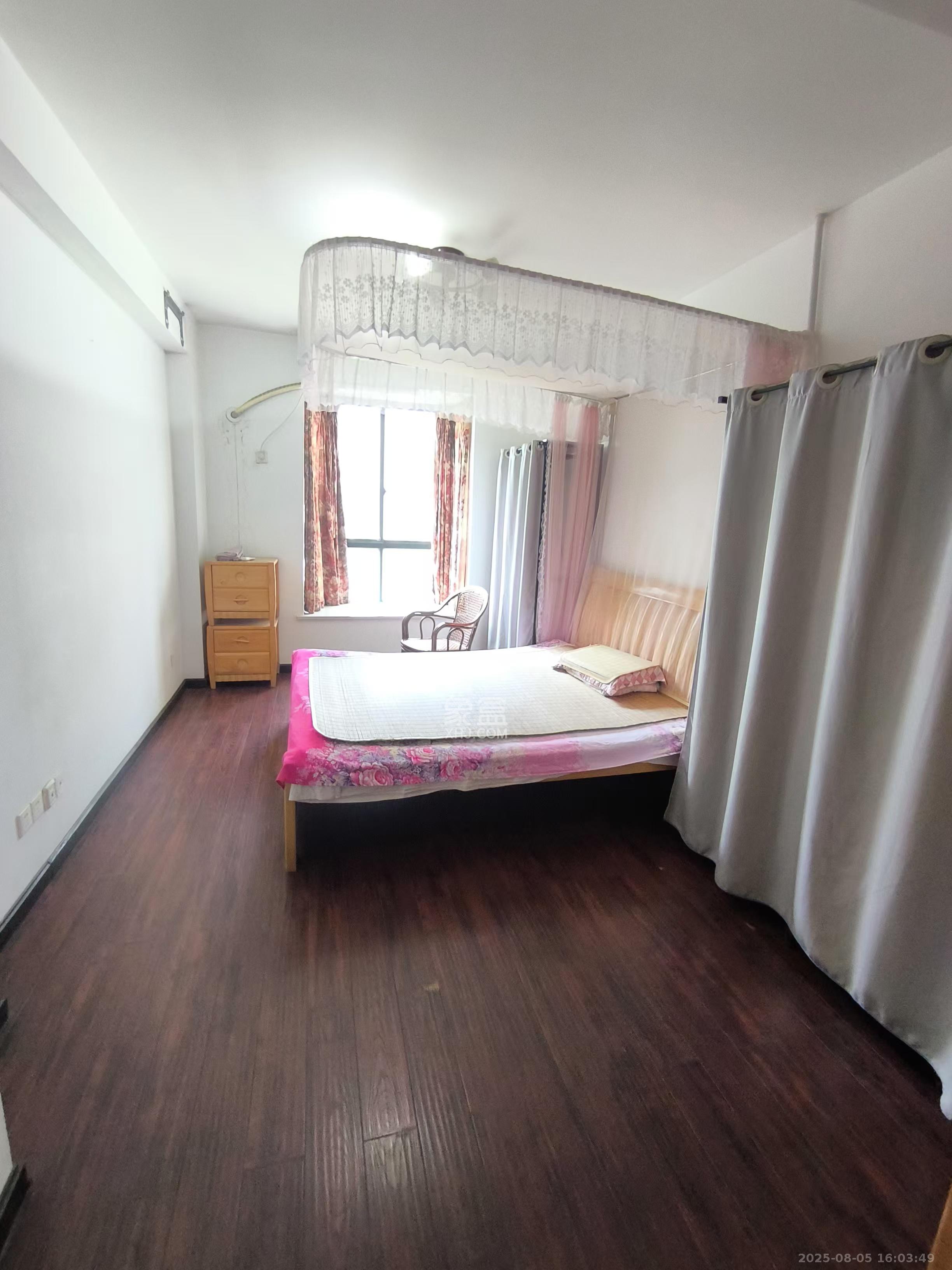 兴泰公寓  4室2厅2卫    2800.0元/月 兴泰公寓  4室2厅2卫    2800.0元/月室内图