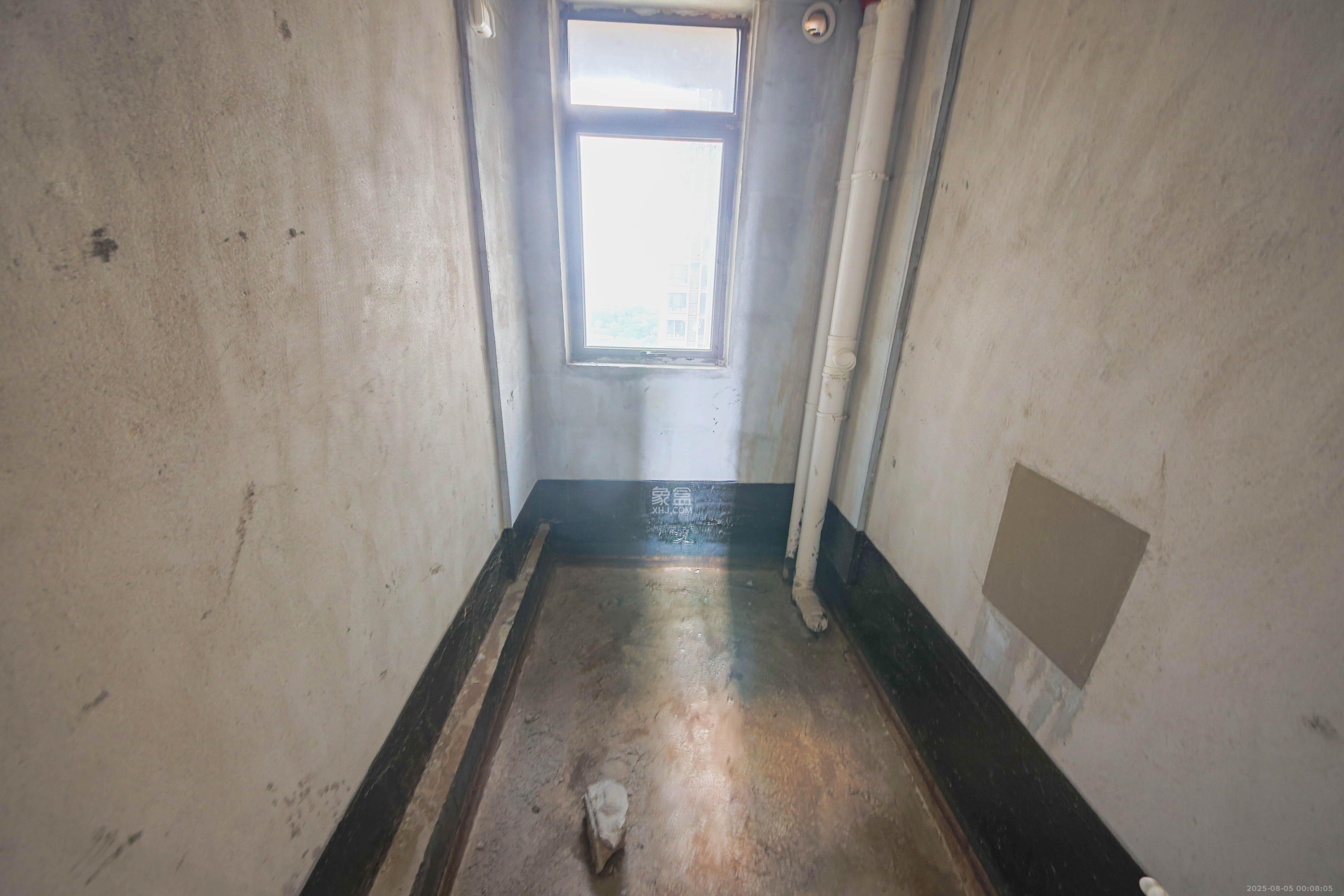 中建信和城  3室2厅2卫    165.0万卫生间
