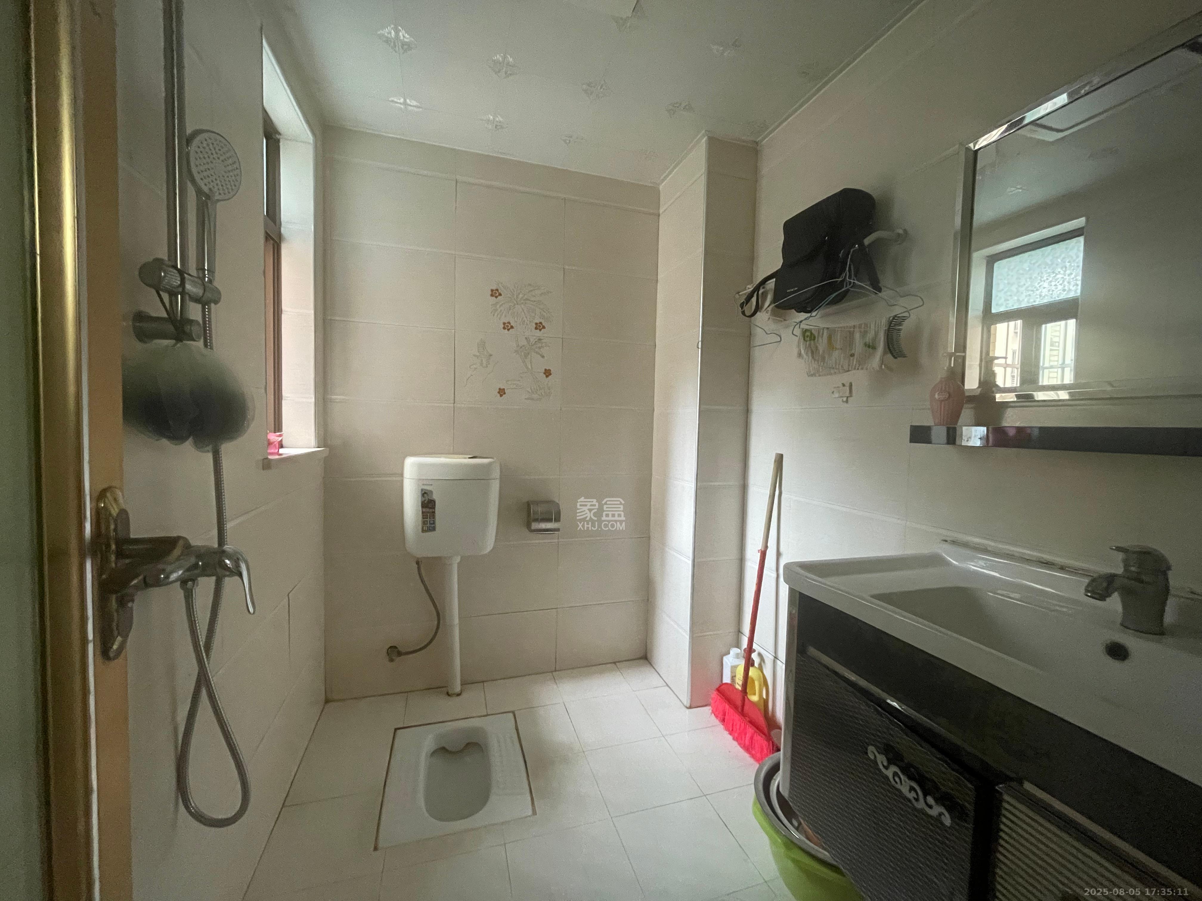 四季星城  3室2厅2卫    1800.0元/月室内图