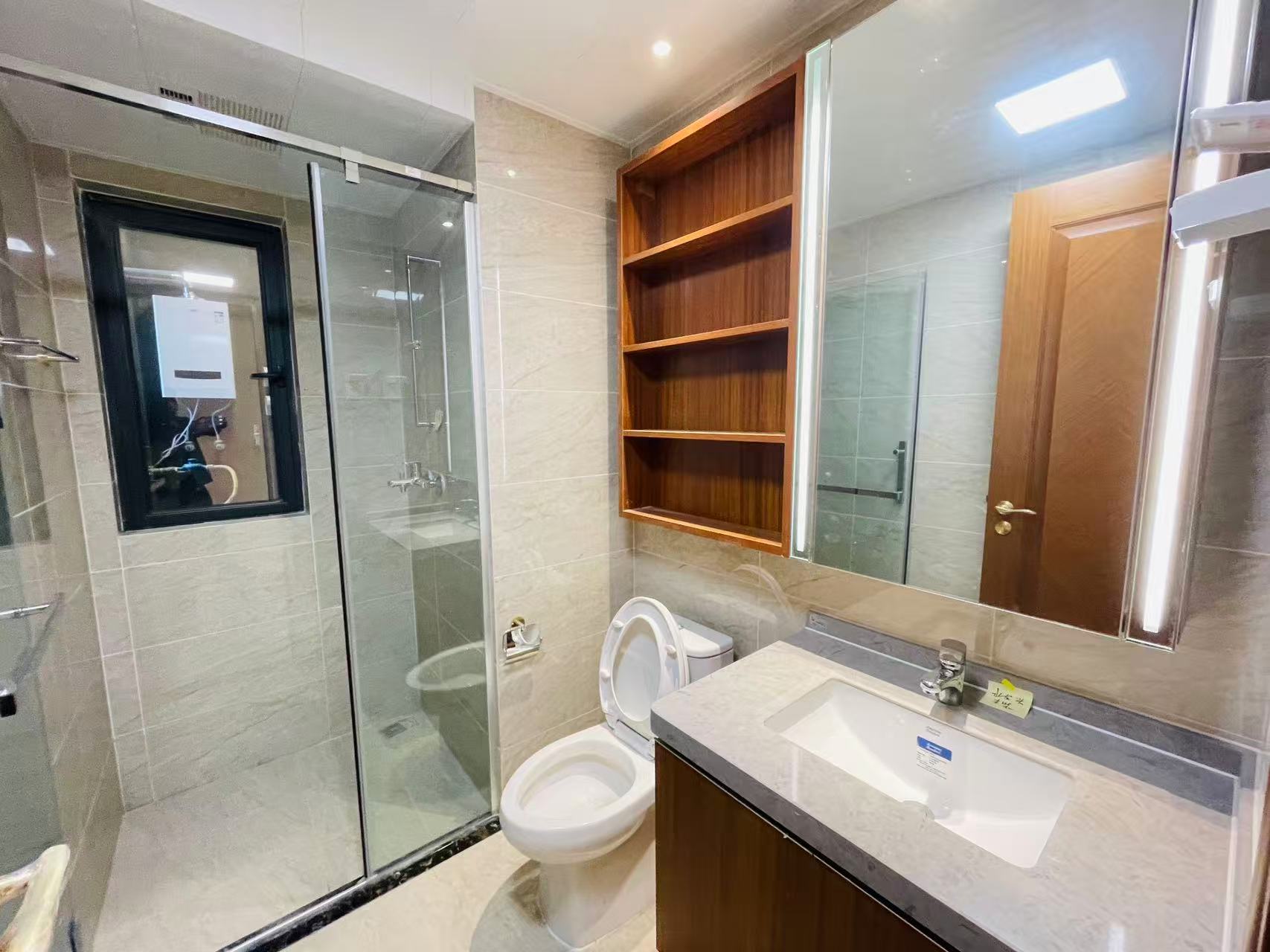 恒大美丽沙天韵湾 3室2厅2卫 3500.0元/月 恒大美丽沙天韵湾 3室2厅2卫 3500.0元/月室内图