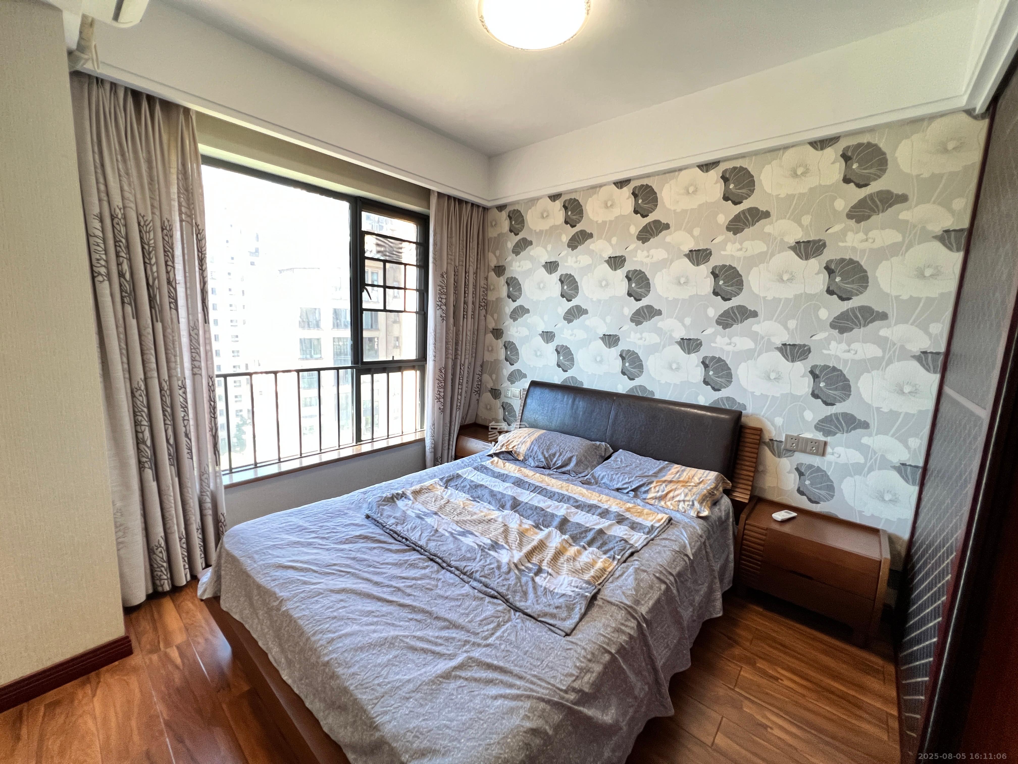 中城丽景香山园 3室2厅1卫 3500.0元/月 中城丽景香山园 3室2厅1卫 3500.0元/月室内图