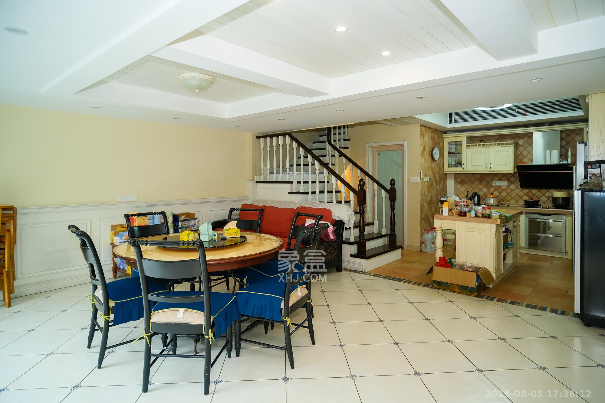 山水湾  1室2厅3卫    398.0万 山水湾  1室2厅3卫    398.0万客厅