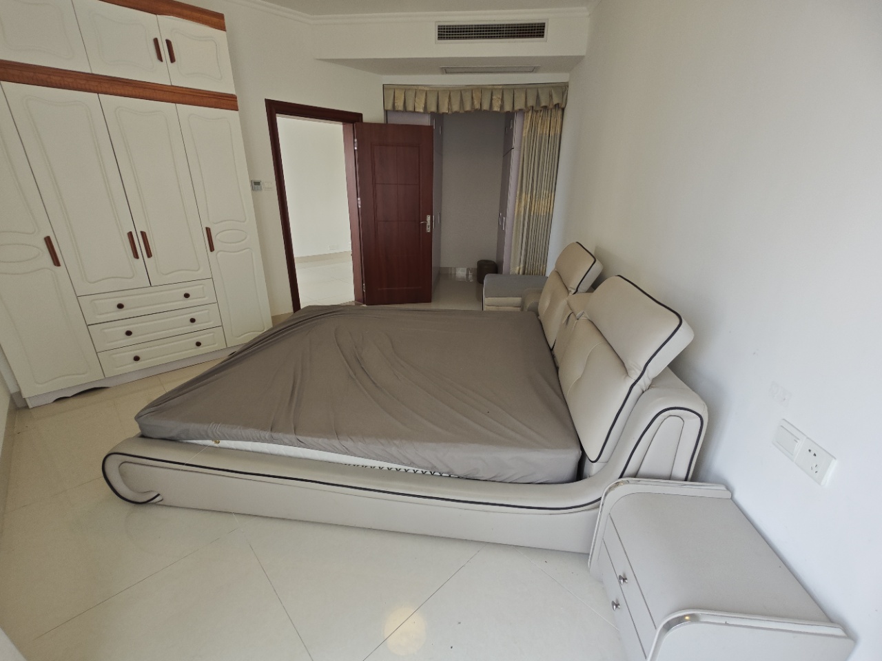 雅居园 4室3厅2卫 2100.0元/月 雅居园 4室3厅2卫 2100.0元/月室内图