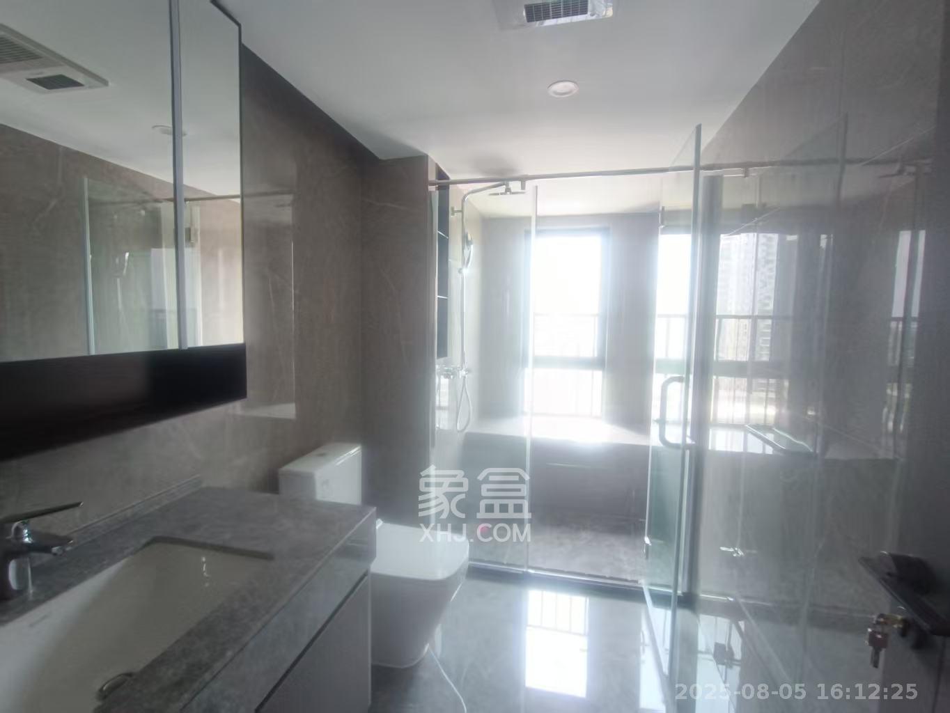 嘉臣道  4室2厅2卫    4500.0元/月 嘉臣道  4室2厅2卫    4500.0元/月室内图