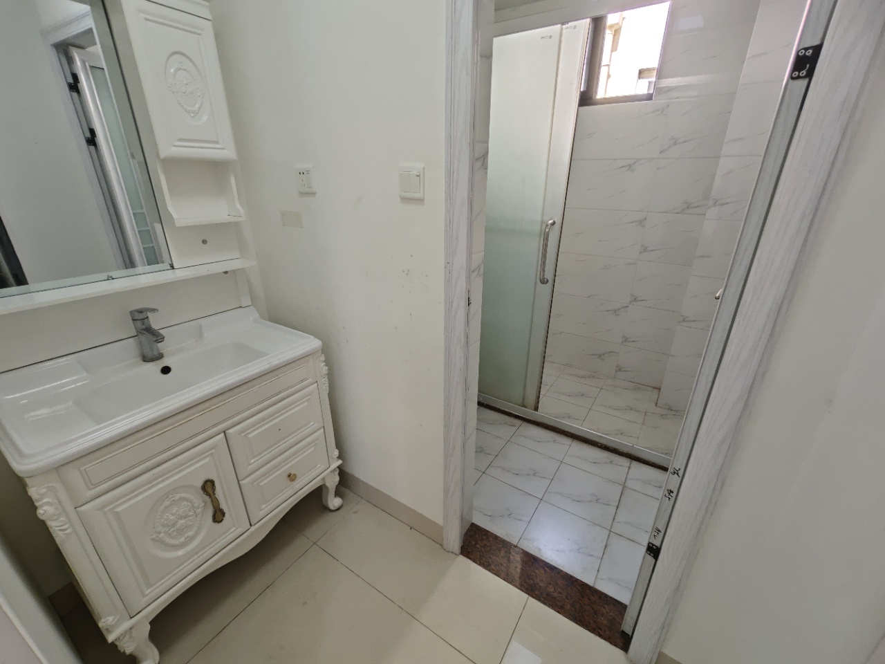 雅居园 4室3厅2卫 2100.0元/月 雅居园 4室3厅2卫 2100.0元/月室内图