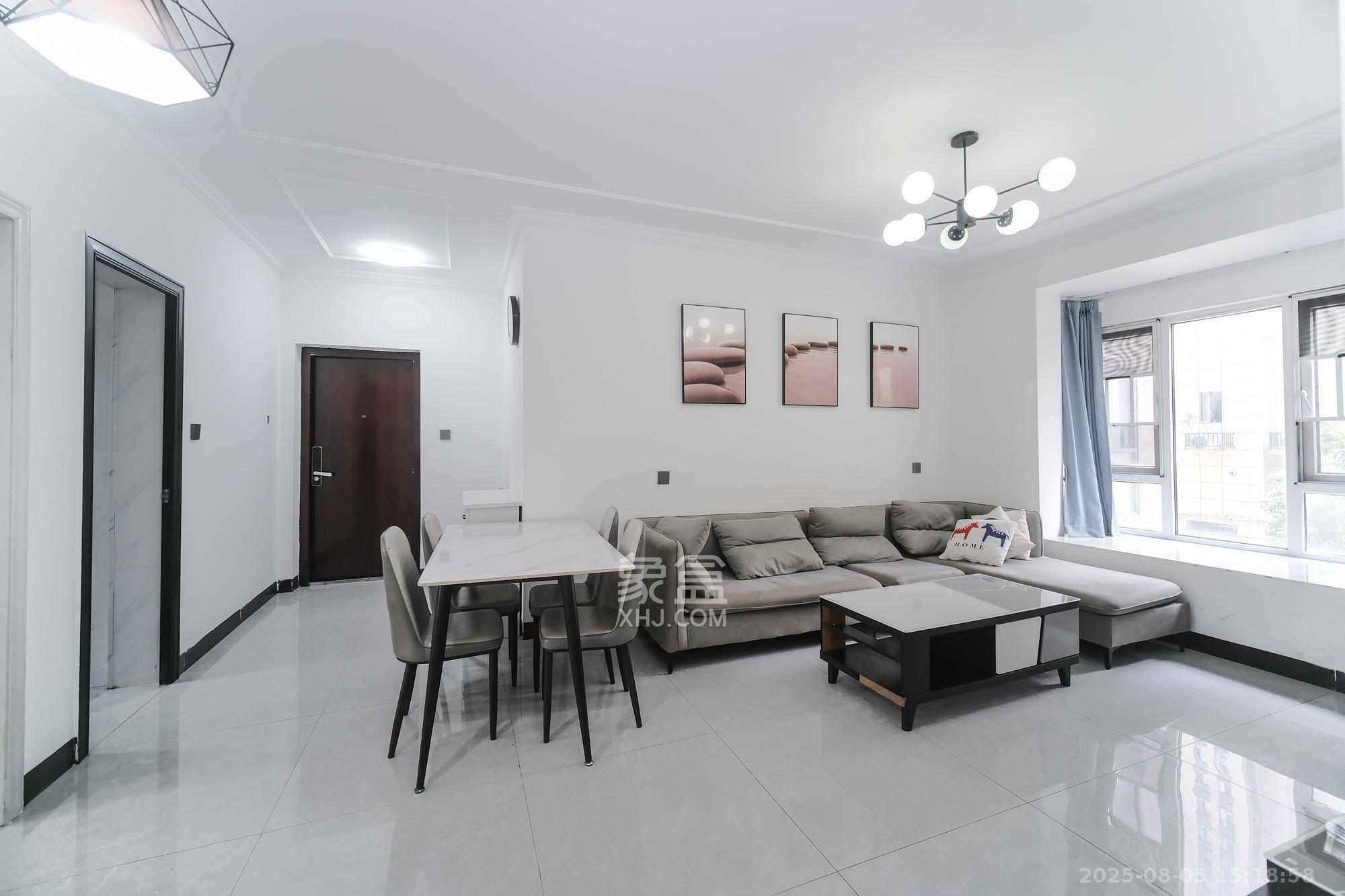 荣盛花语城  3室2厅1卫    61.8万 荣盛花语城  3室2厅1卫    61.8万客厅