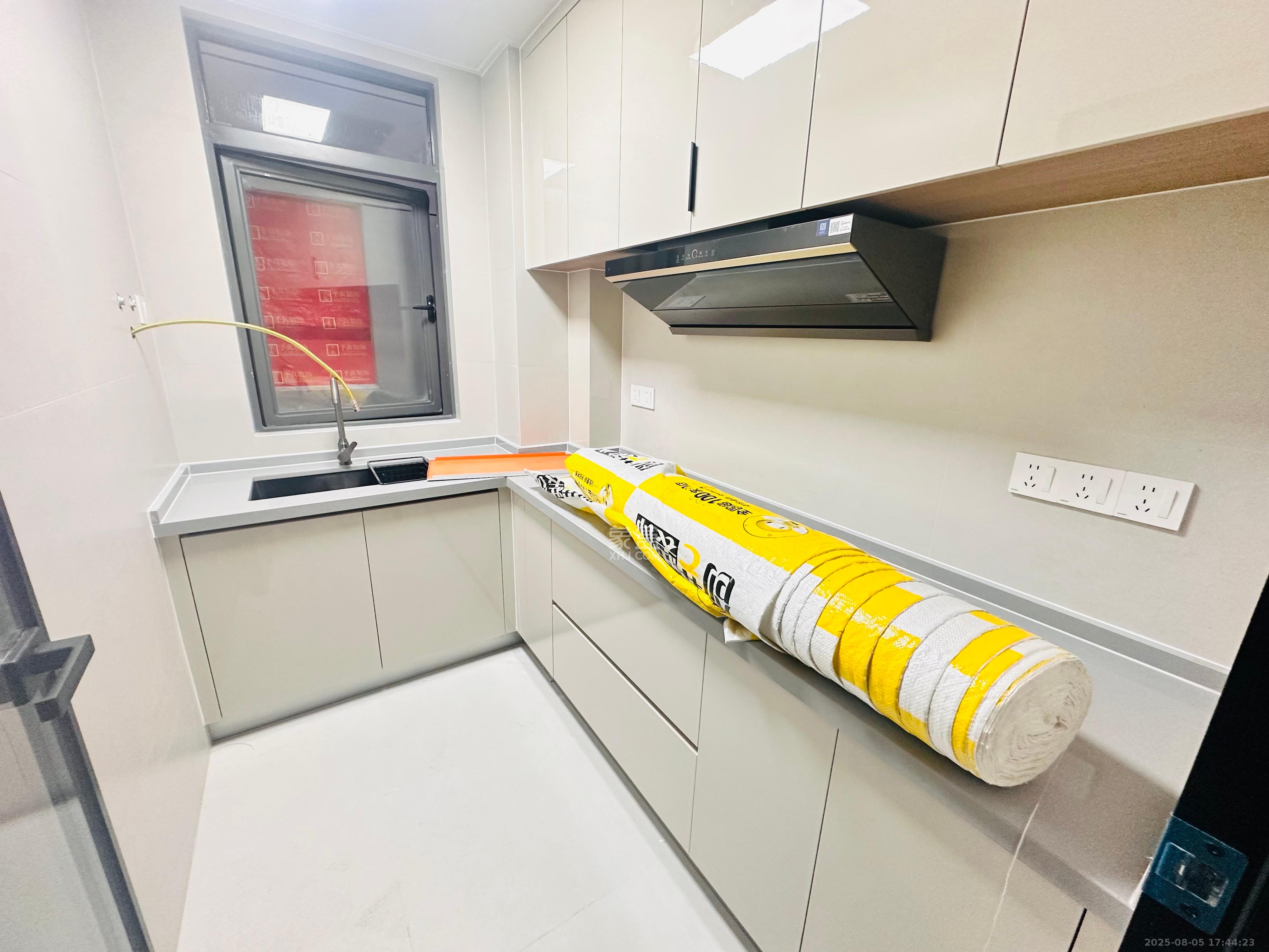 湖湘时代名邸公园壹号 1室0厅0卫 2400.0元/月 湖湘时代名邸公园壹号 1室0厅0卫 2400.0元/月室内图