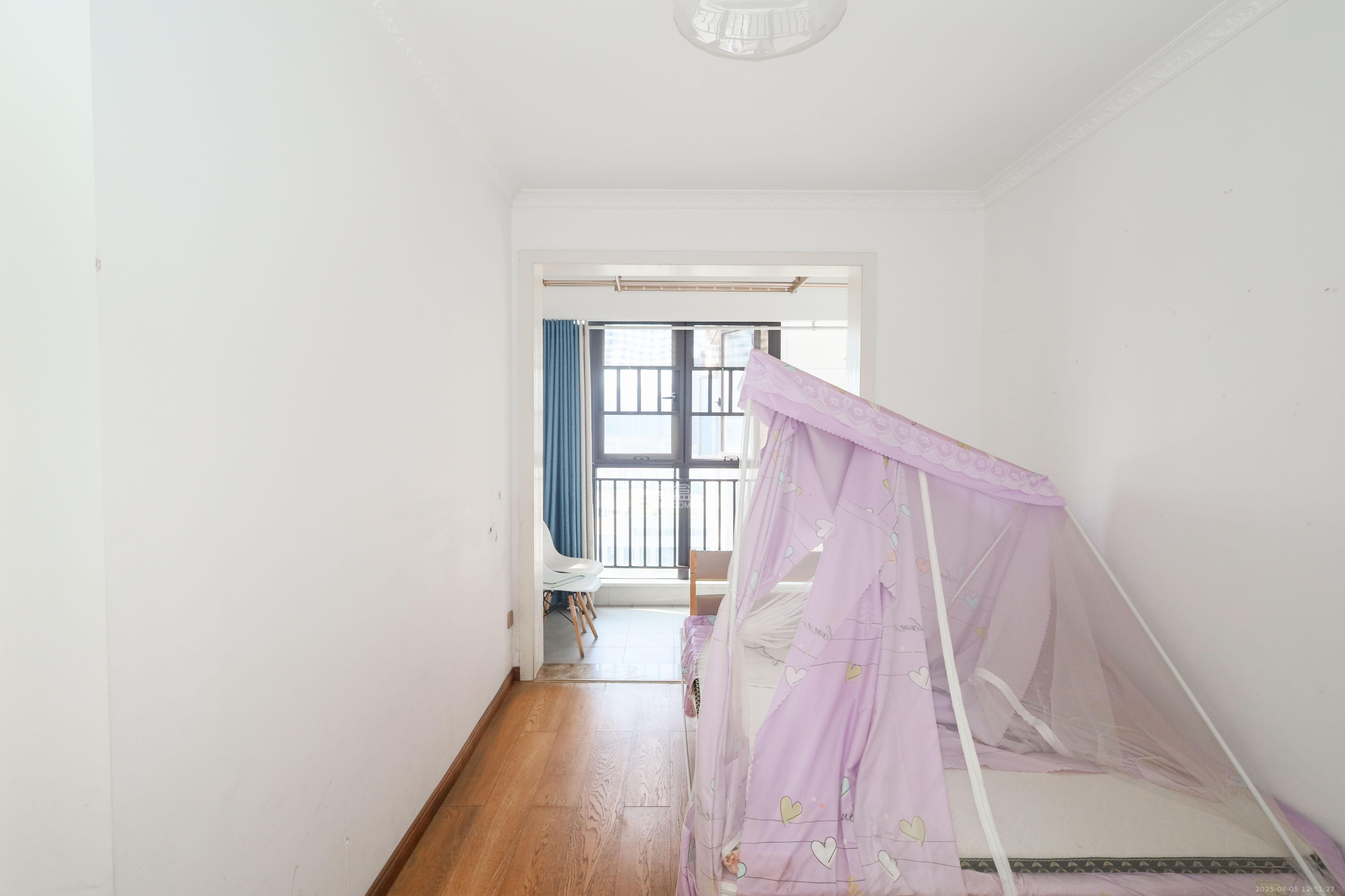 麓谷星辰  4室2厅2卫    112.0万卧室