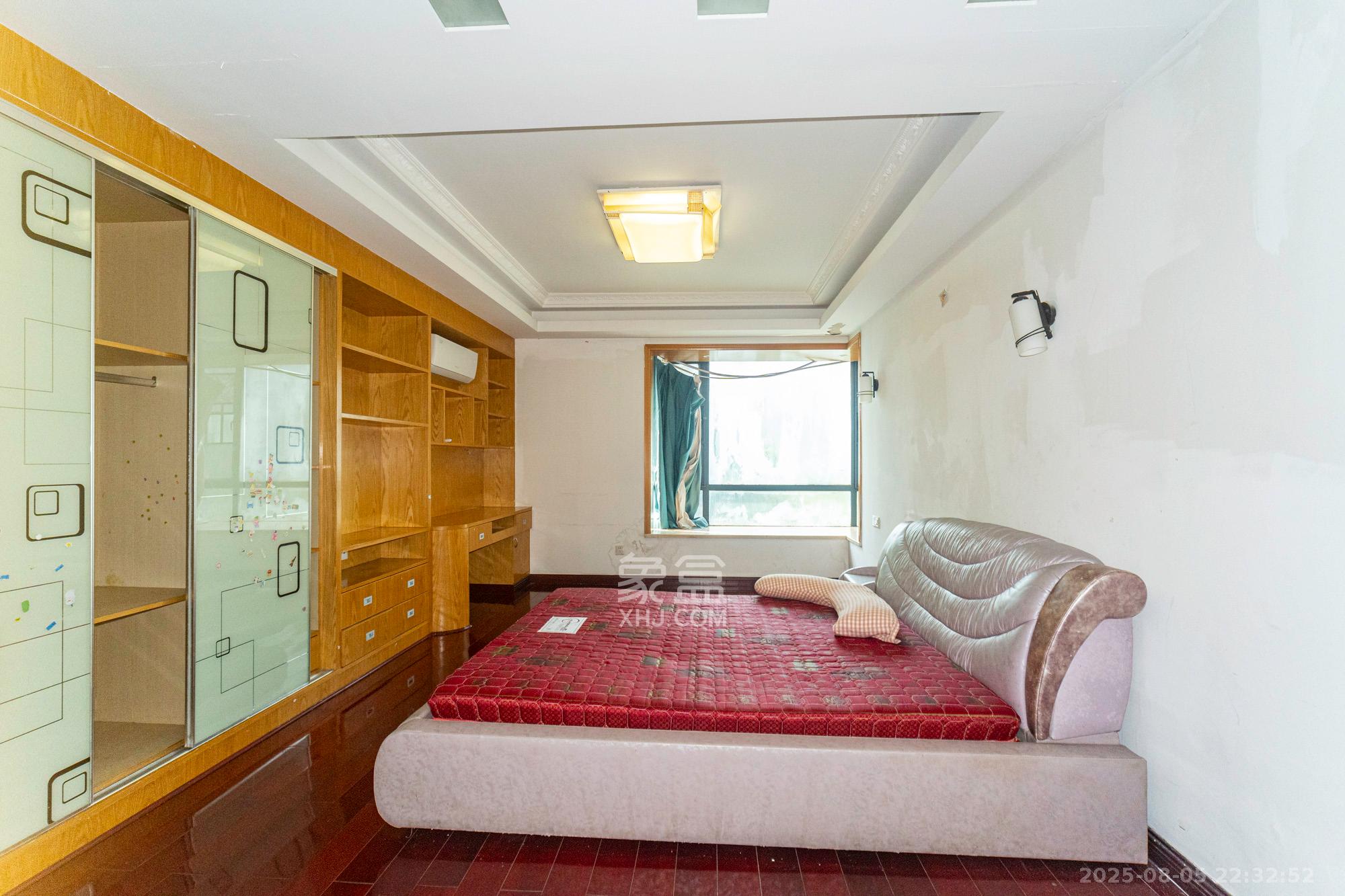 美林水郡  3室2厅2卫    106.8万 美林水郡  3室2厅2卫    106.8万卧室