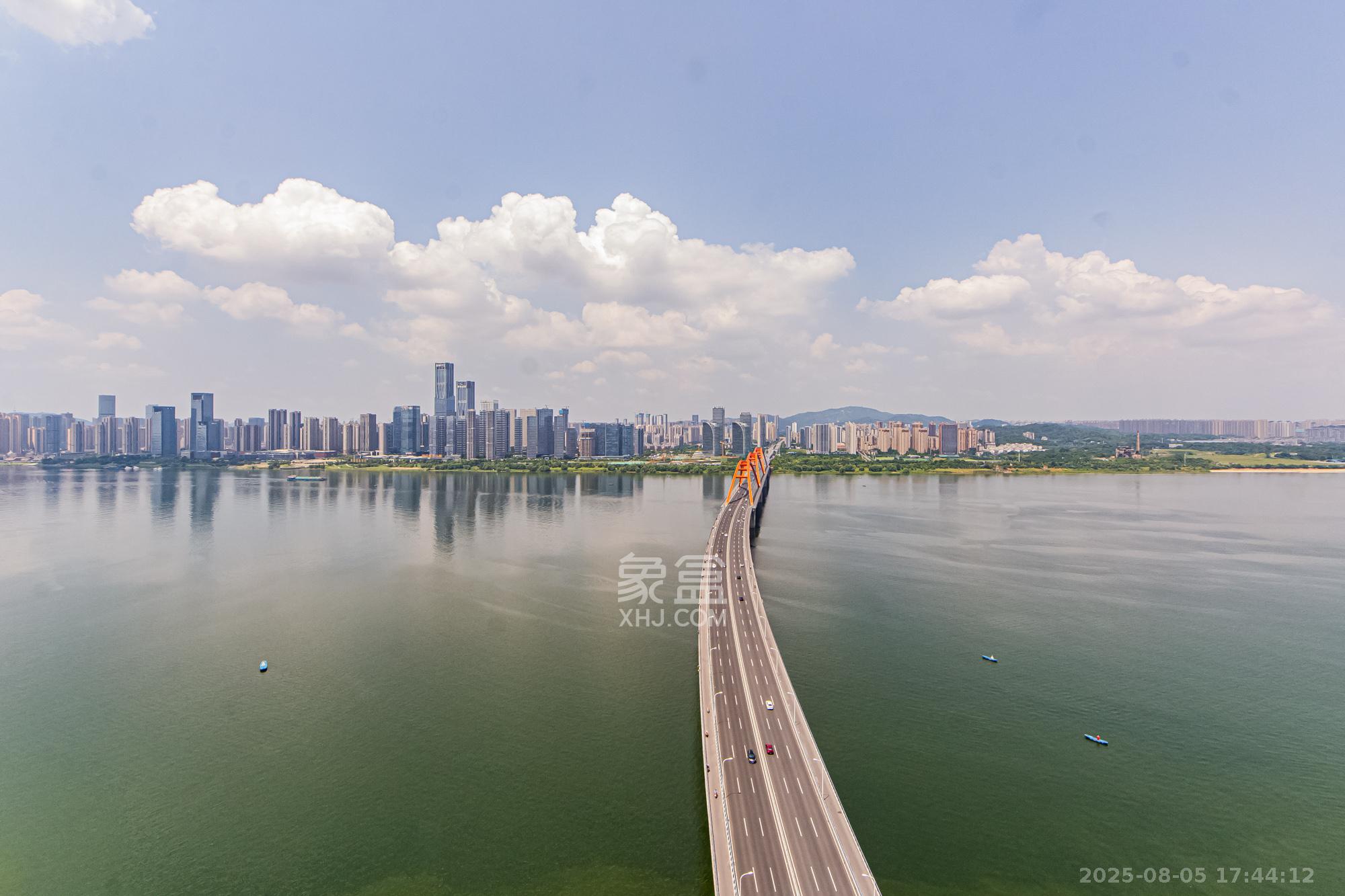 湘江世纪城富湾国际 4室2厅3卫 380.00万 湘江世纪城富湾国际 4室2厅3卫 380.00万其他